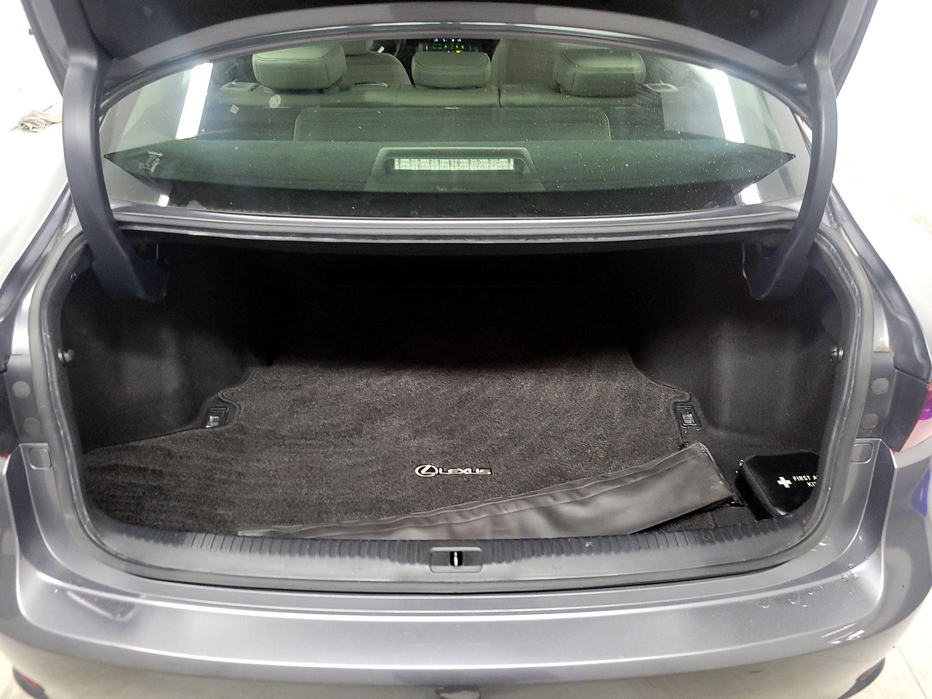 Thumbnail: 2016 Lexus IS - 18