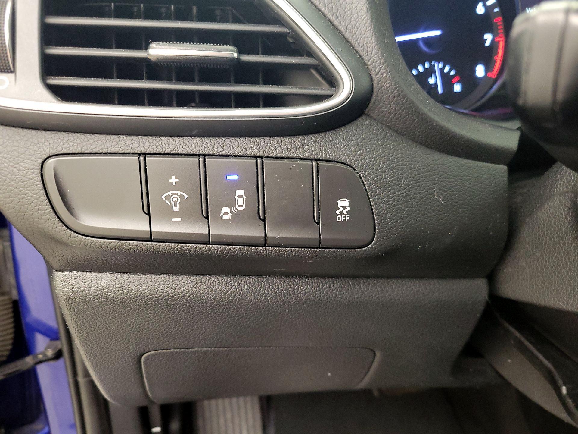 Thumbnail: 2019 Hyundai Elantra - 13