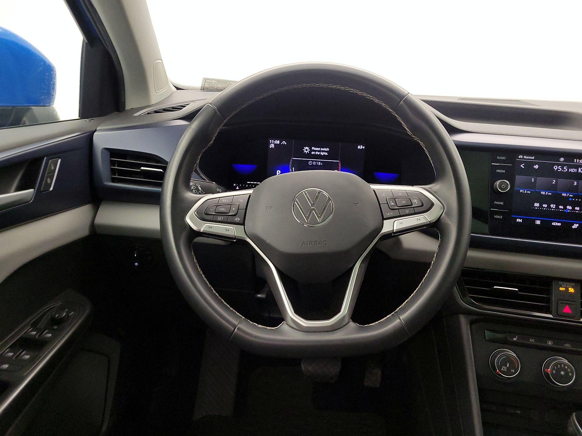 Thumbnail: 2022 Volkswagen Taos - 10