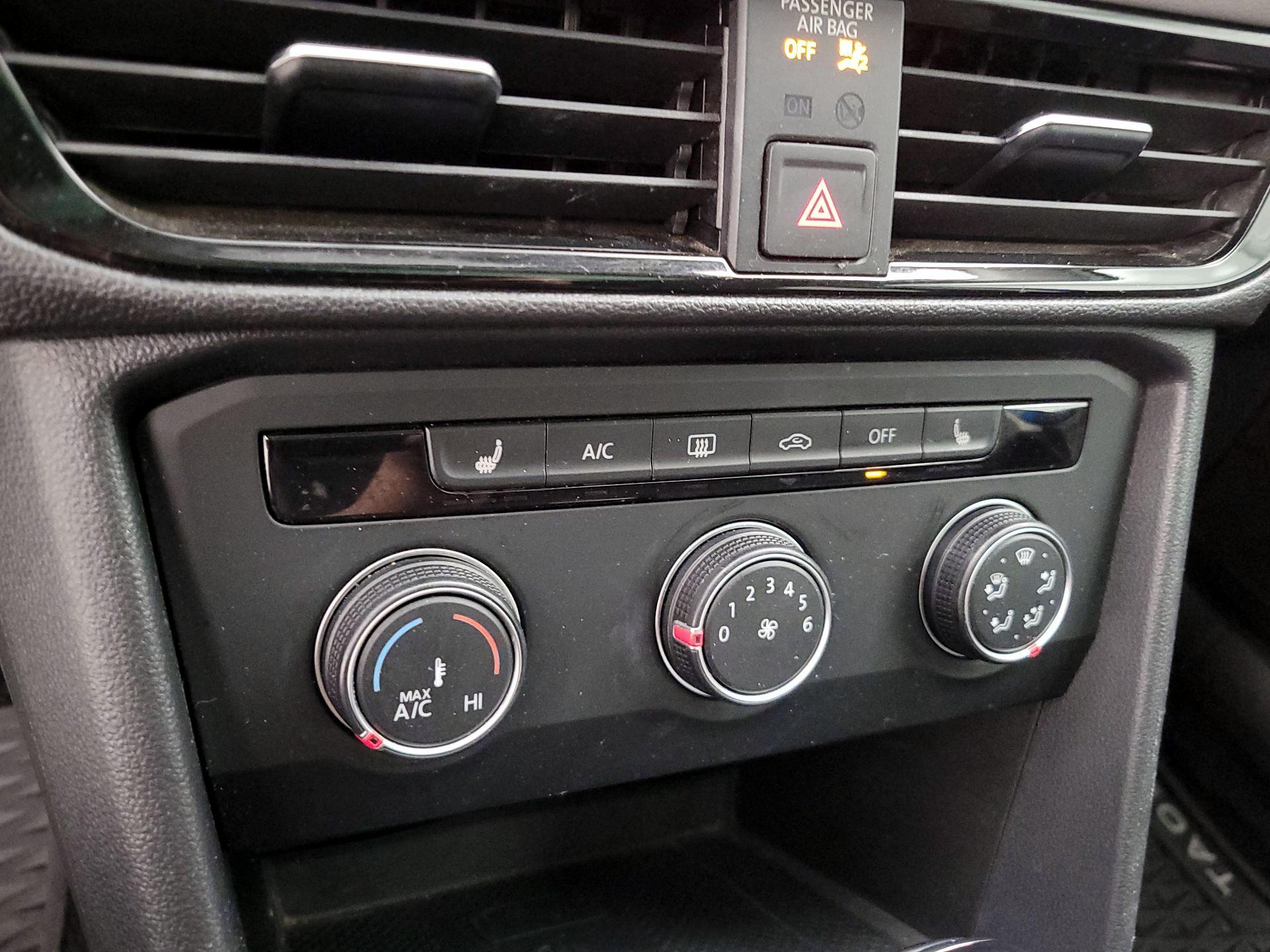 Thumbnail: 2022 Volkswagen Taos - 16