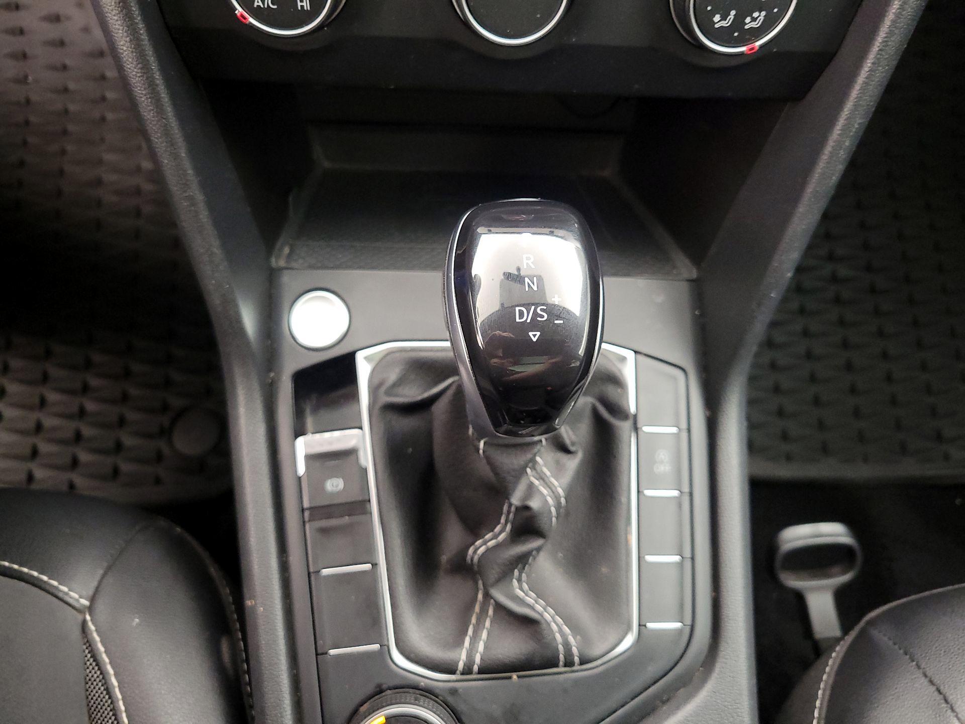 Thumbnail: 2022 Volkswagen Taos - 17