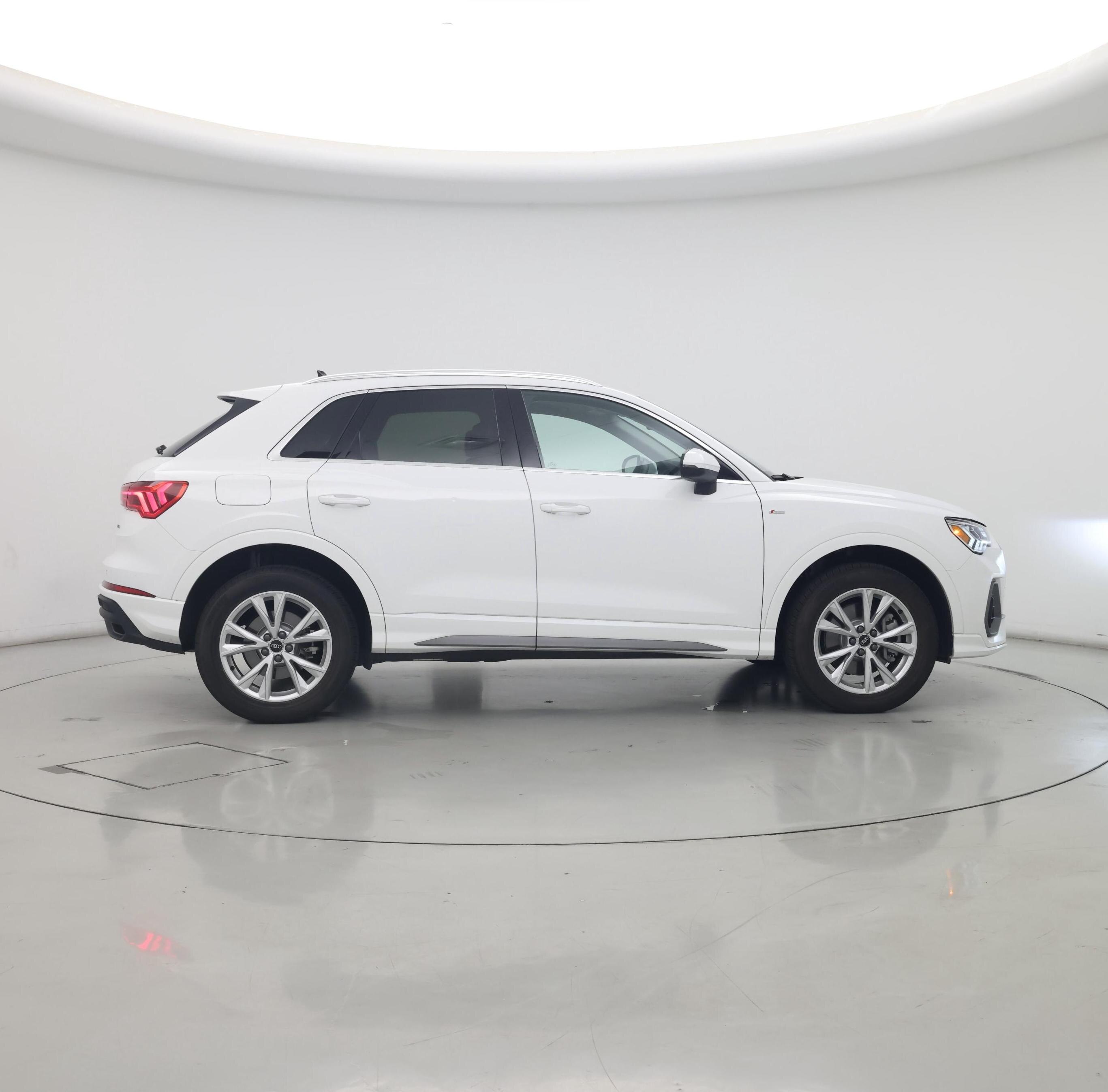 Thumbnail: 2023 Audi Q3 - 7