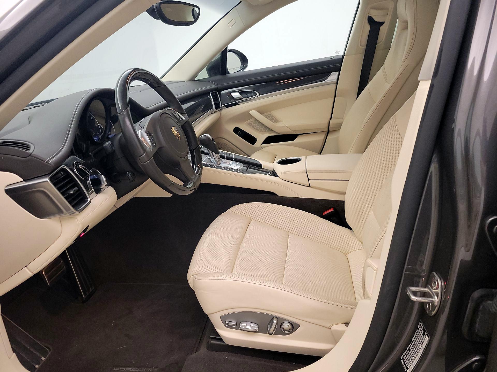 Thumbnail: 2016 Porsche Panamera - 11