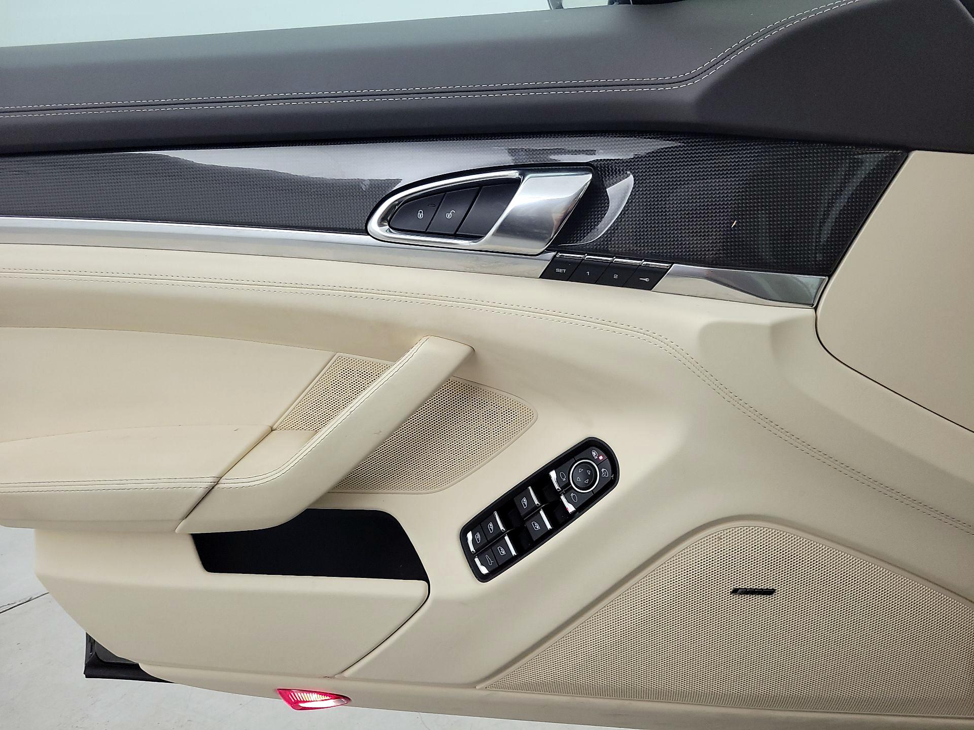 Thumbnail: 2016 Porsche Panamera - 12