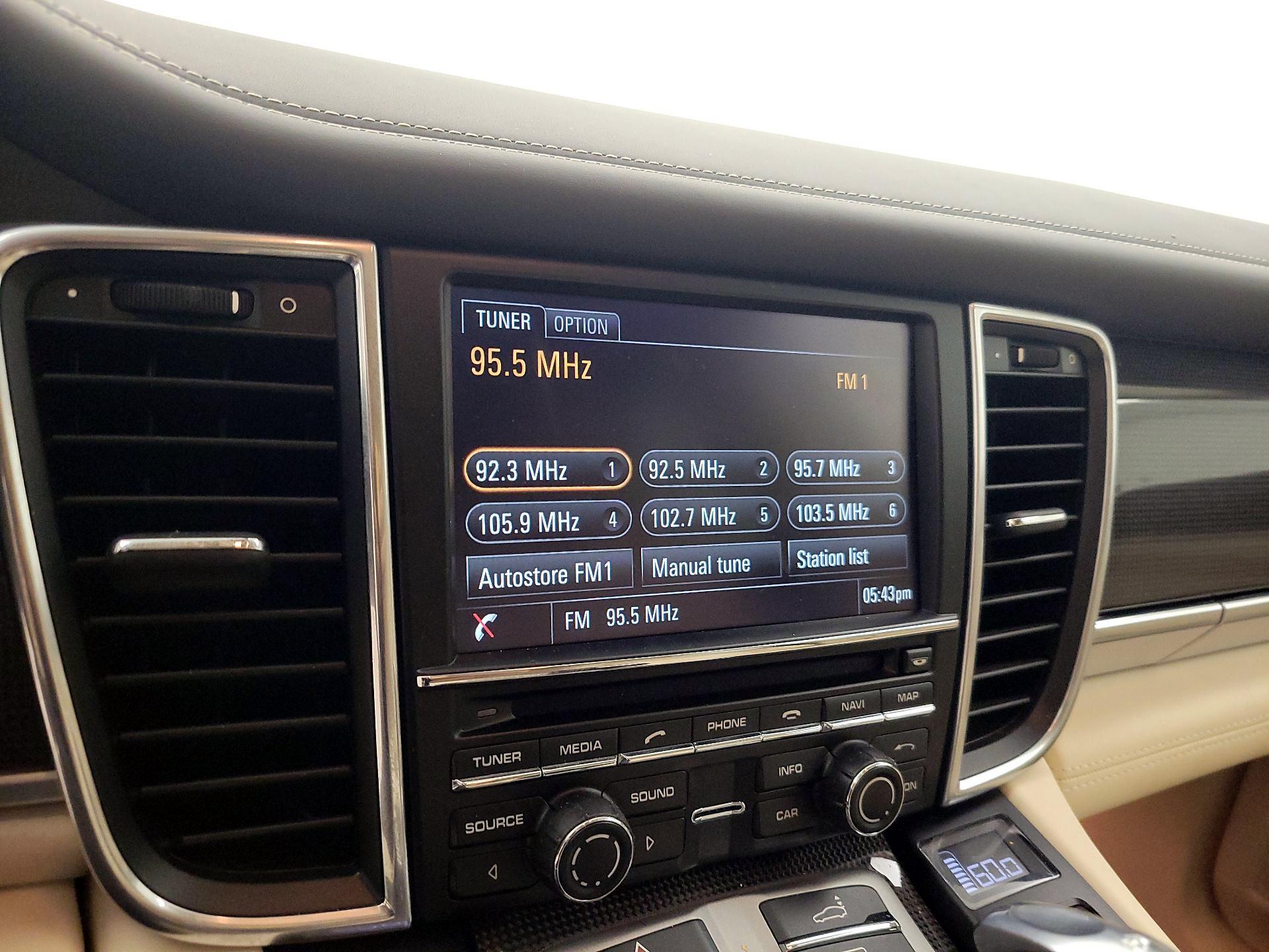 Thumbnail: 2016 Porsche Panamera - 14