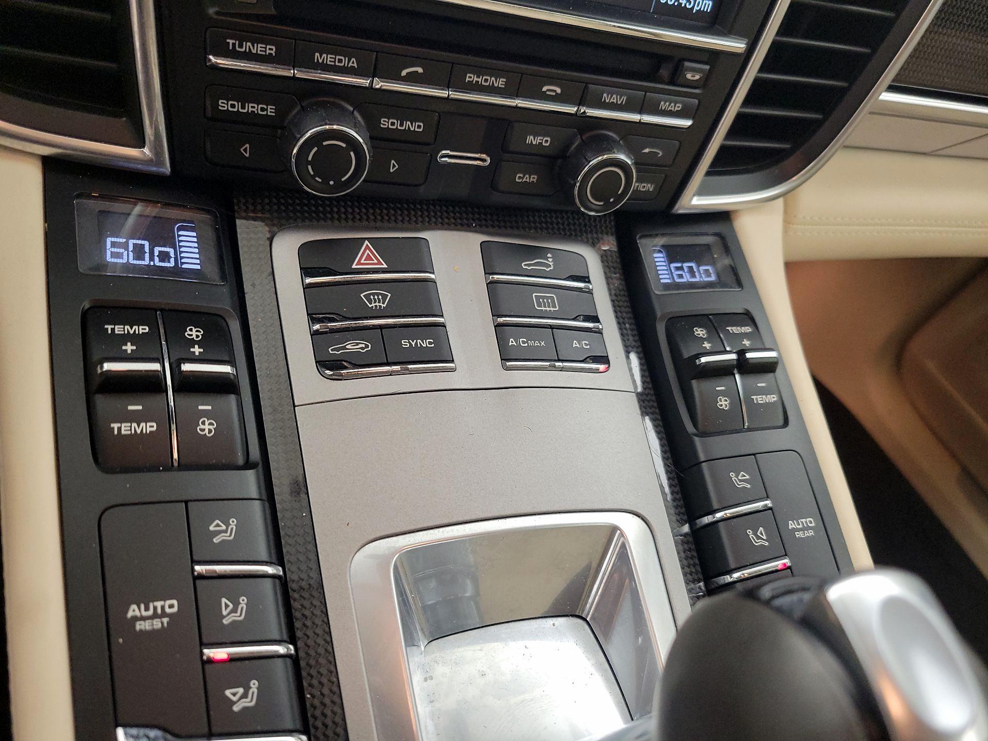 Thumbnail: 2016 Porsche Panamera - 15