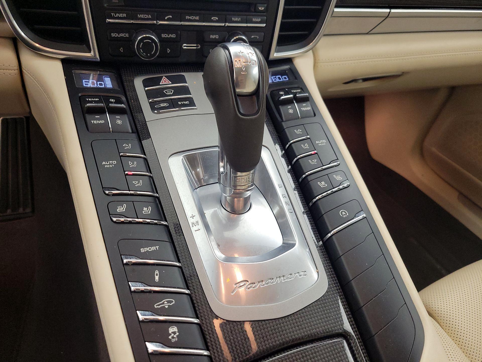 Thumbnail: 2016 Porsche Panamera - 16