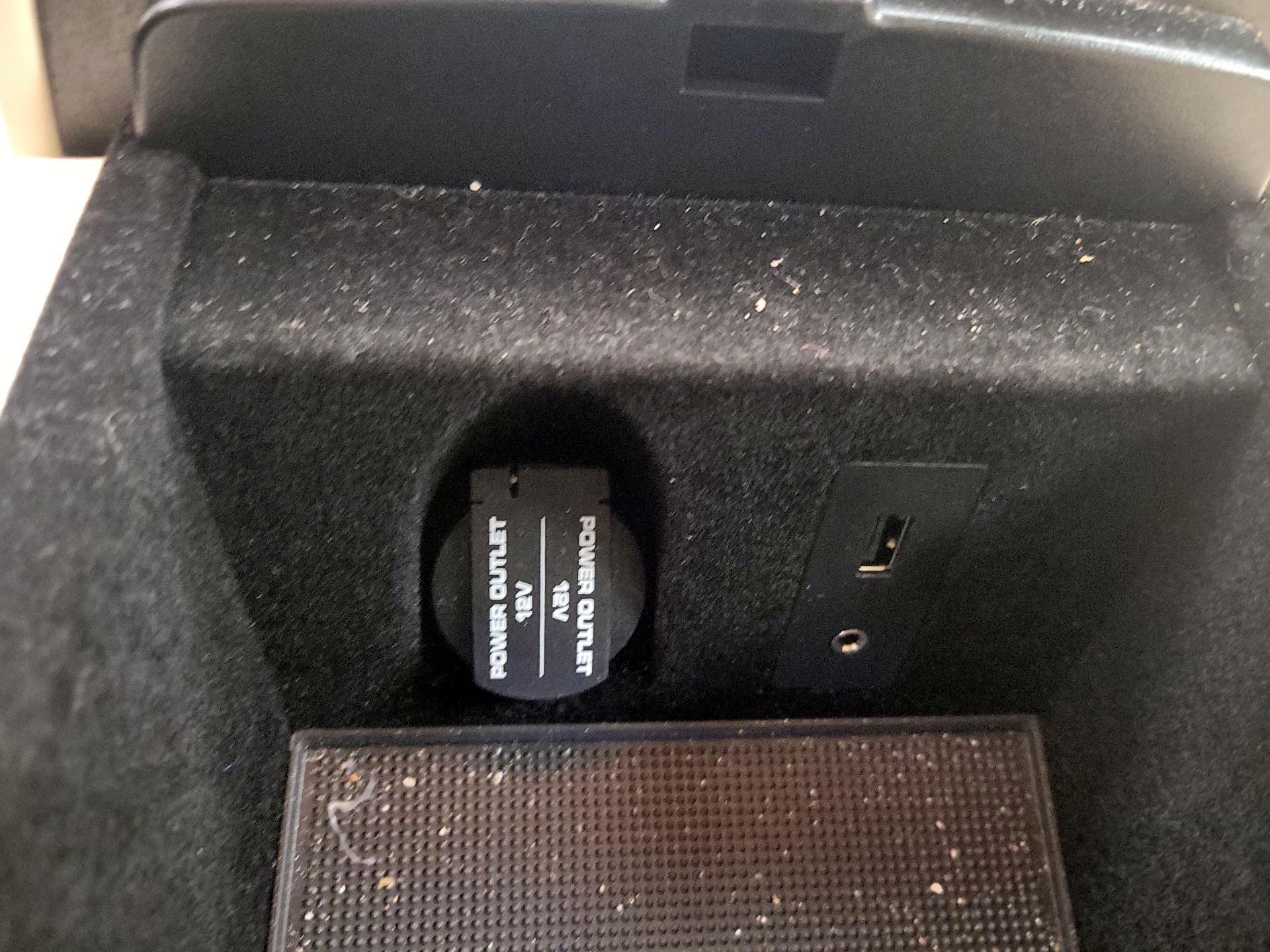 Thumbnail: 2016 Porsche Panamera - 17