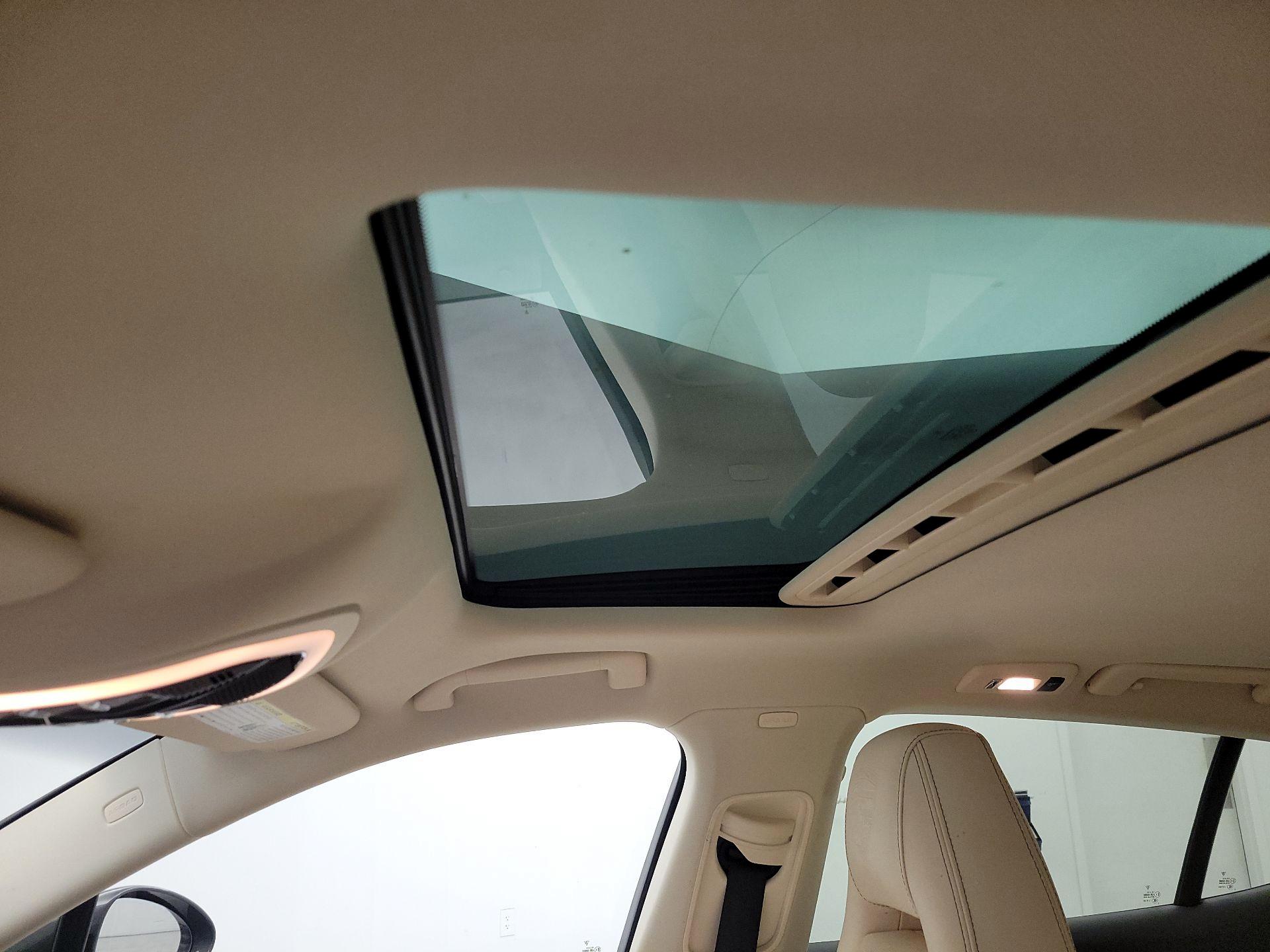 Thumbnail: 2016 Porsche Panamera - 18