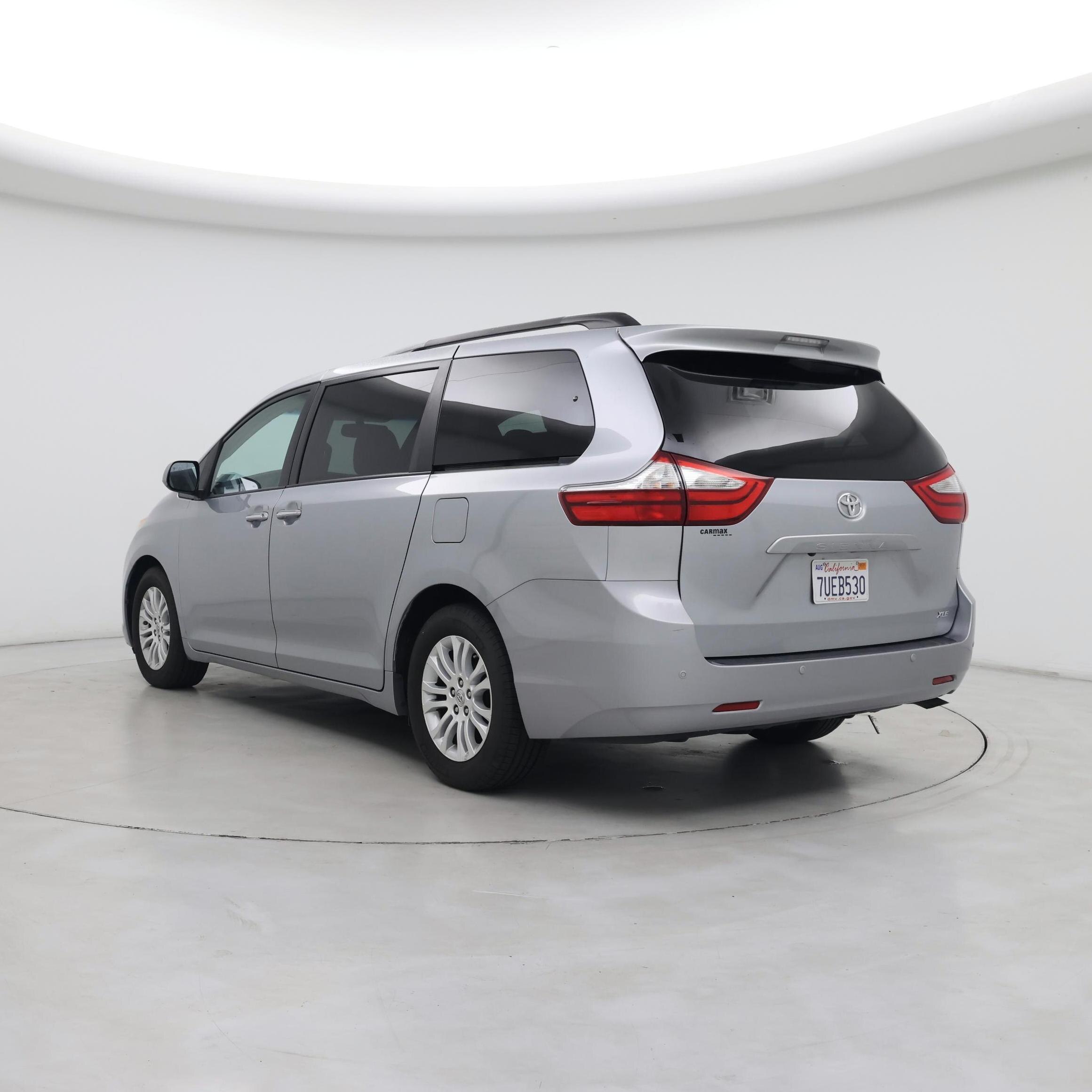 Thumbnail: 2016 Toyota Sienna - 2