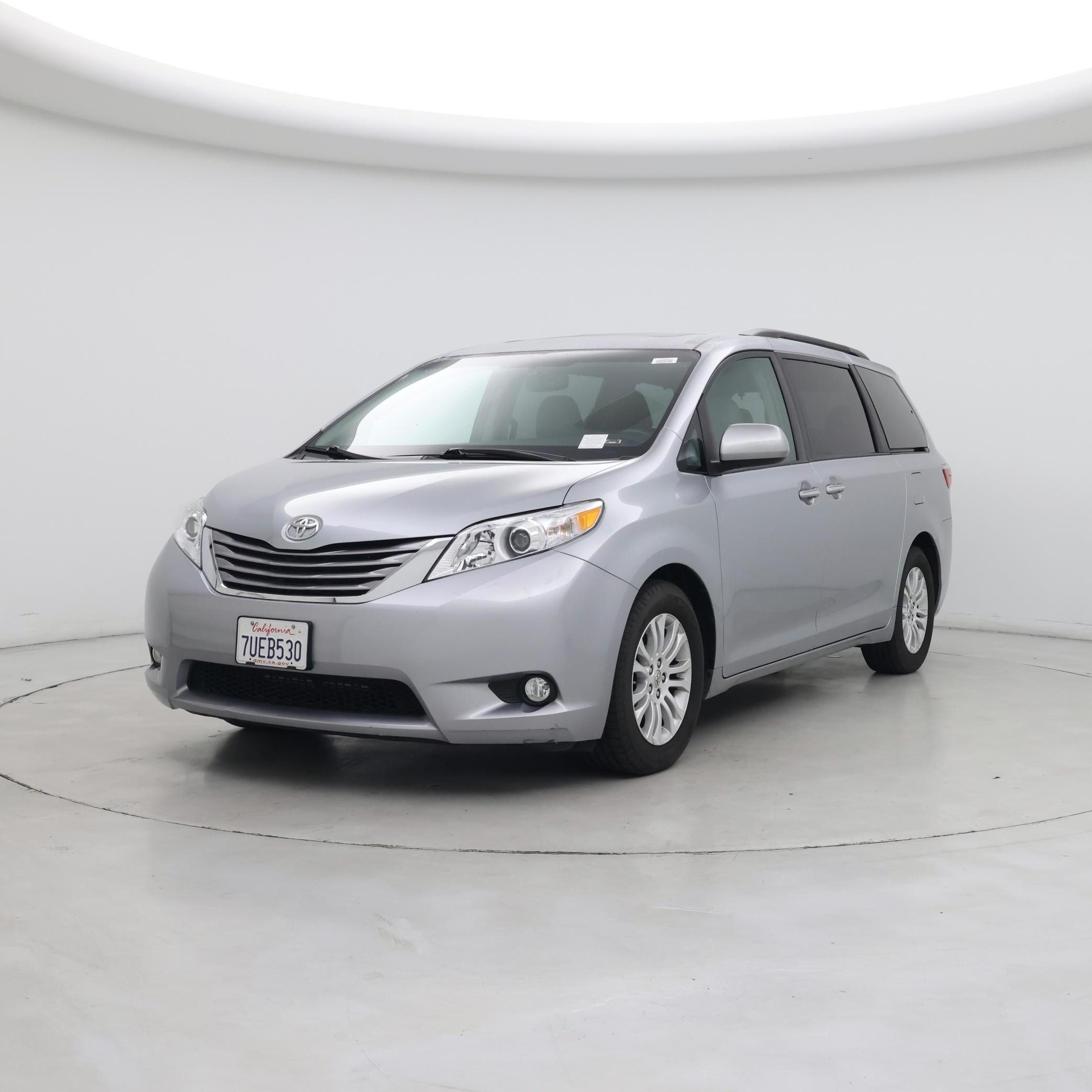 Thumbnail: 2016 Toyota Sienna - 4
