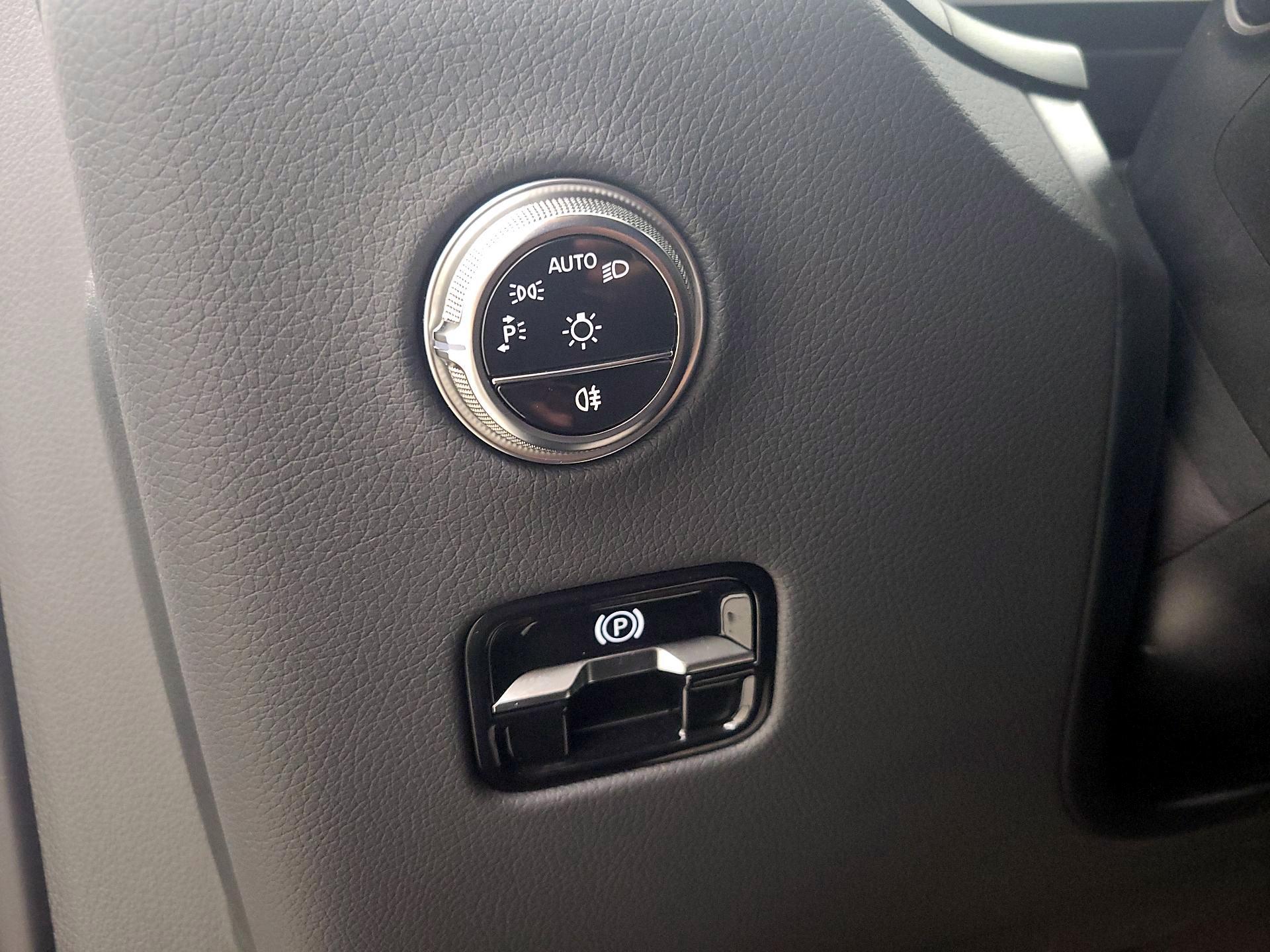 Thumbnail: 2025 Mercedes-Benz GLC - 13