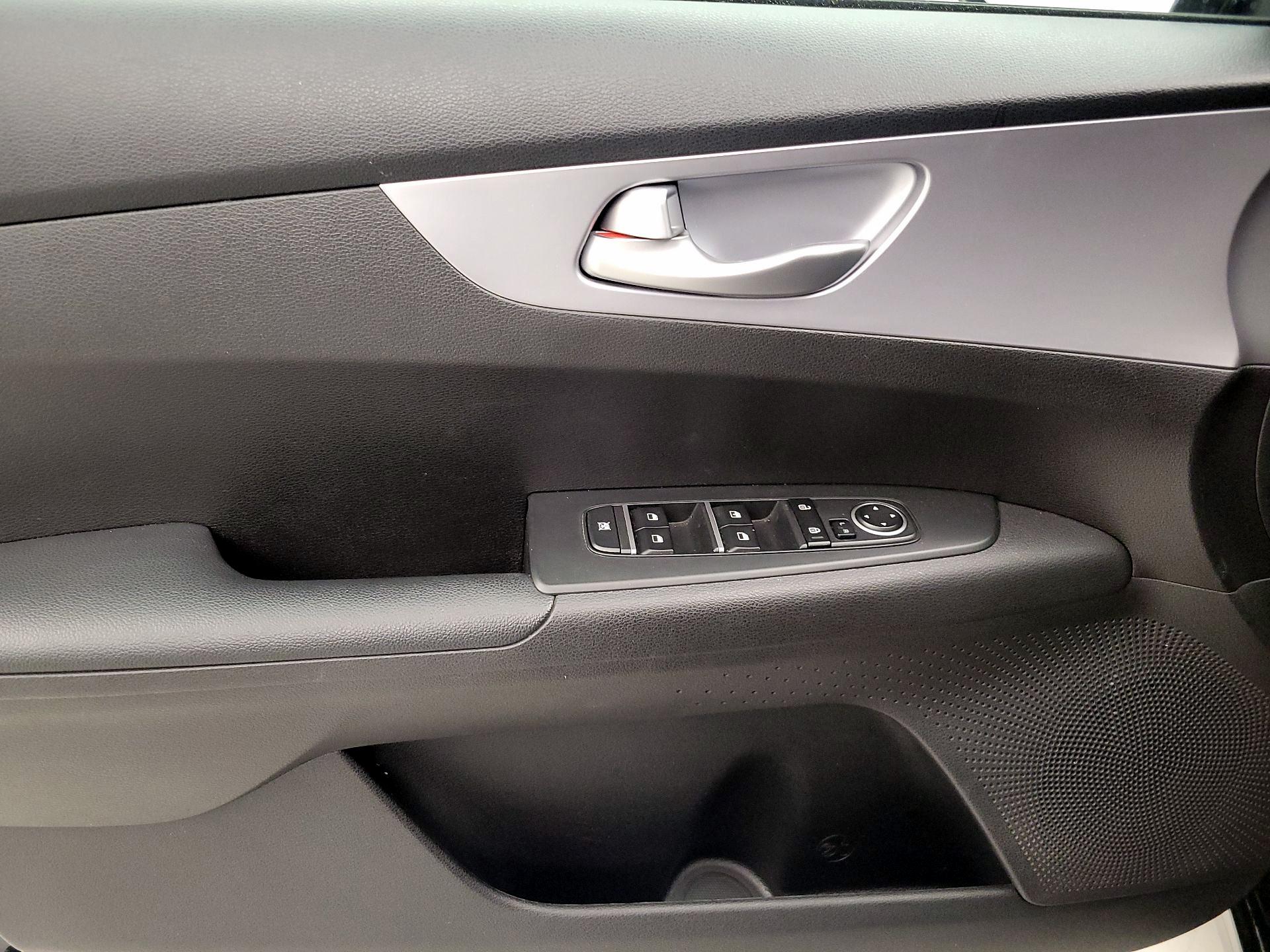 Thumbnail: 2023 Kia Forte - 12