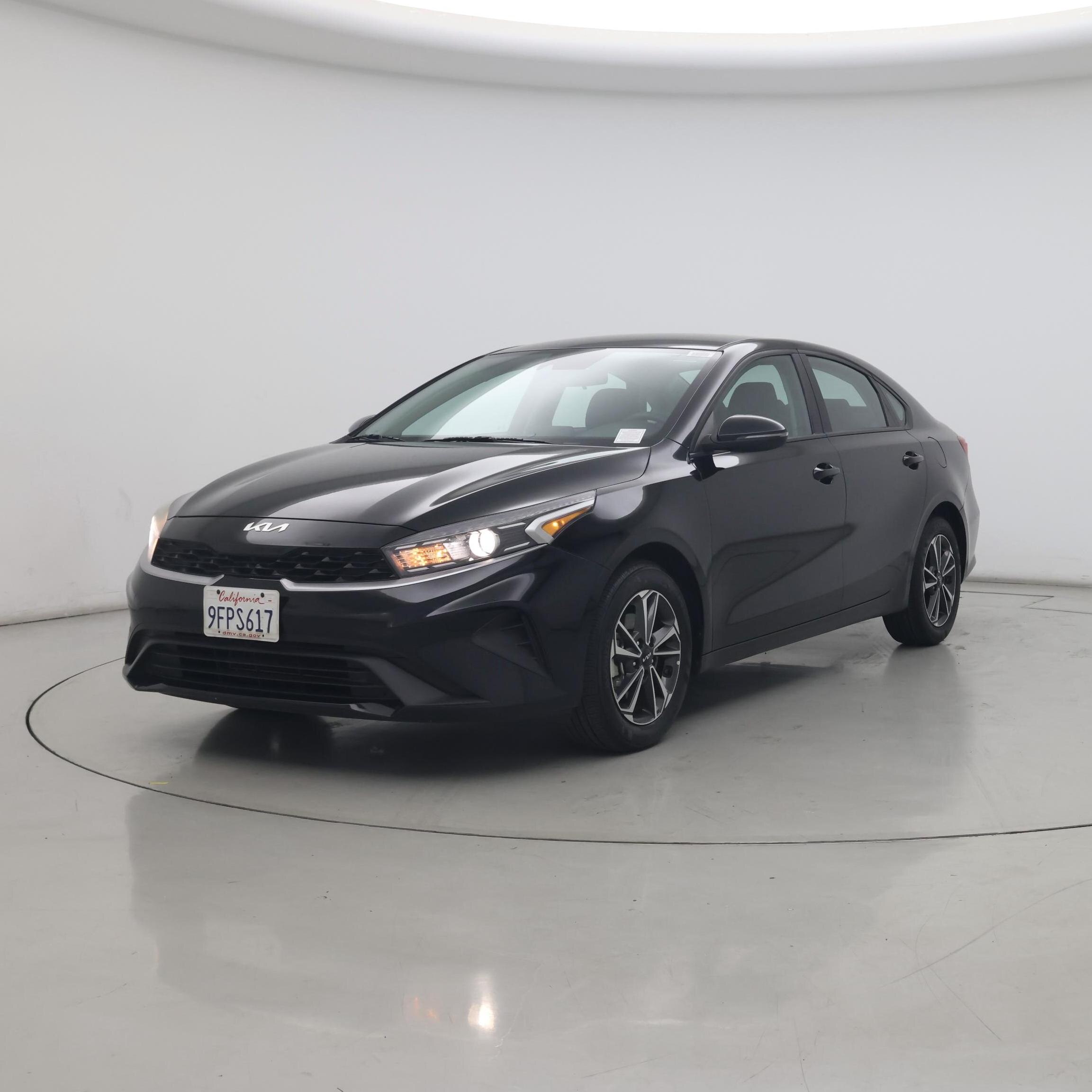 Thumbnail: 2023 Kia Forte - 4