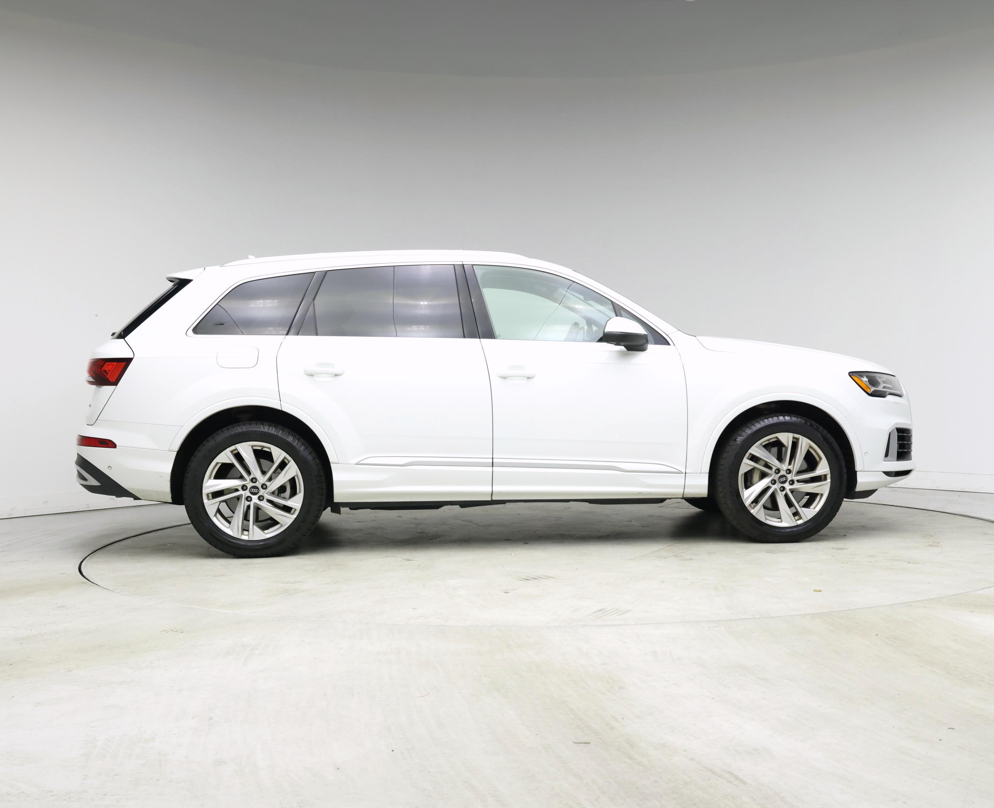 Thumbnail: 2023 Audi Q7 - 7