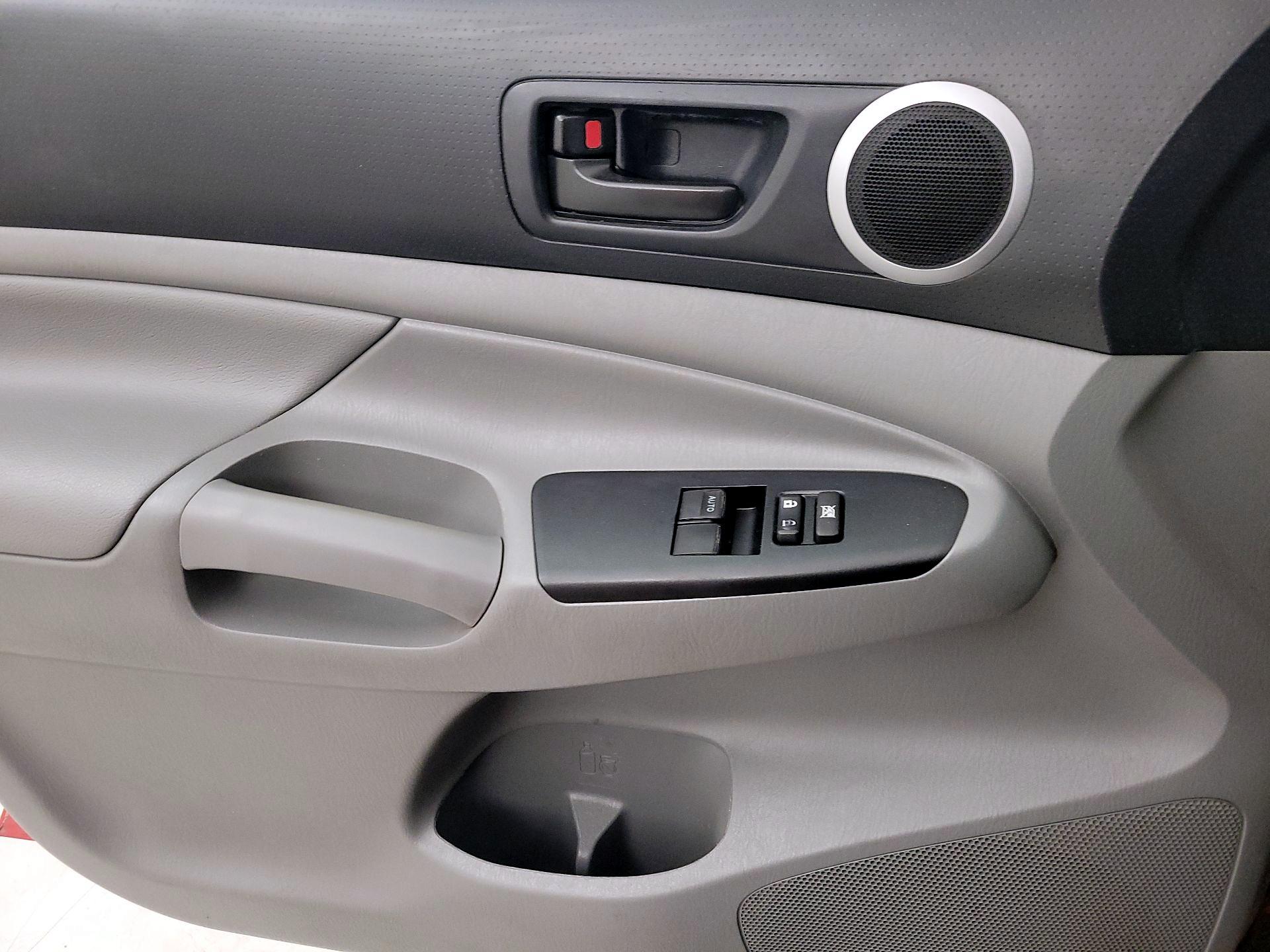 Thumbnail: 2014 Toyota Tacoma - 12