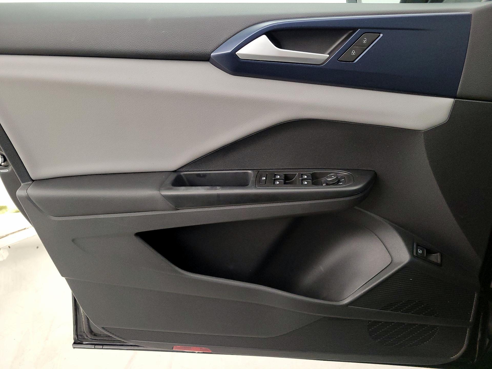 Thumbnail: 2022 Volkswagen Taos - 12