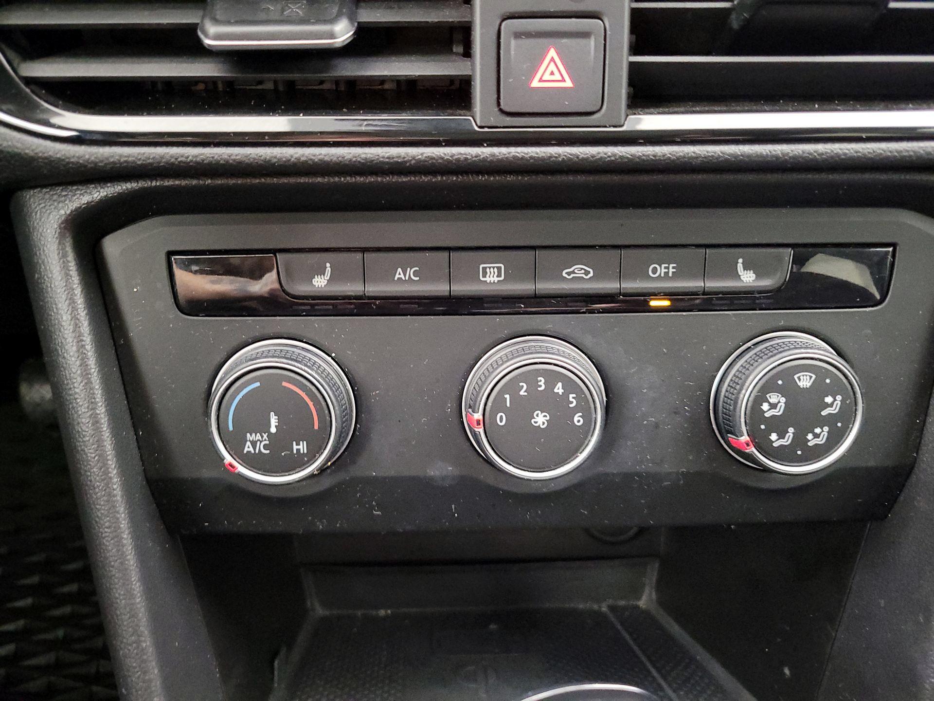 Thumbnail: 2022 Volkswagen Taos - 16