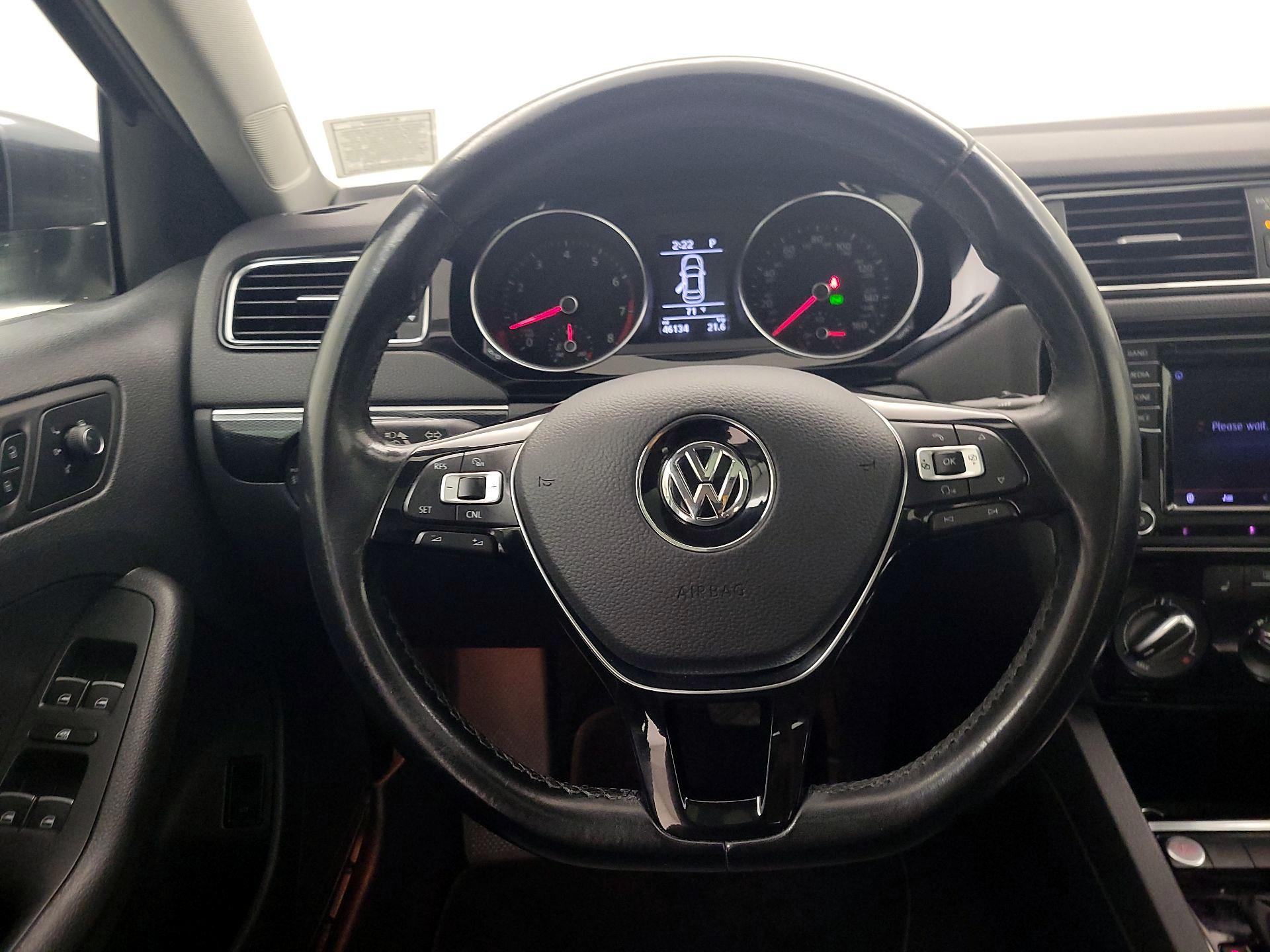 Thumbnail: 2016 Volkswagen Jetta - 10