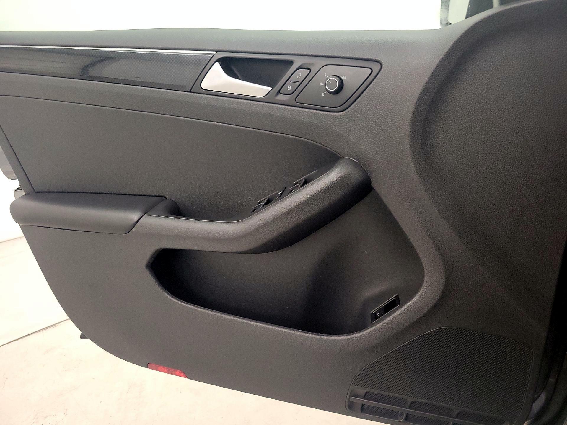 Thumbnail: 2016 Volkswagen Jetta - 12