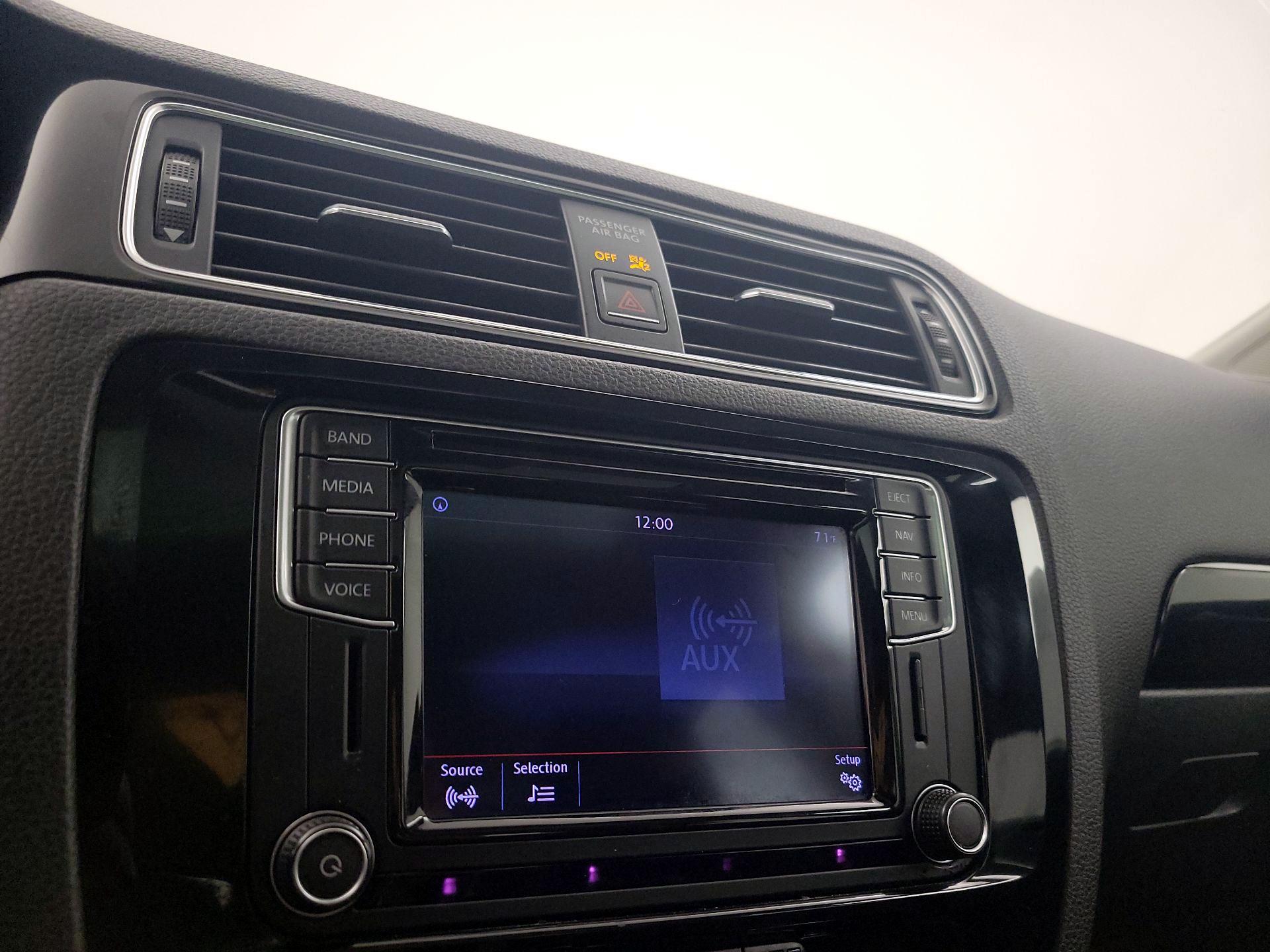 Thumbnail: 2016 Volkswagen Jetta - 15