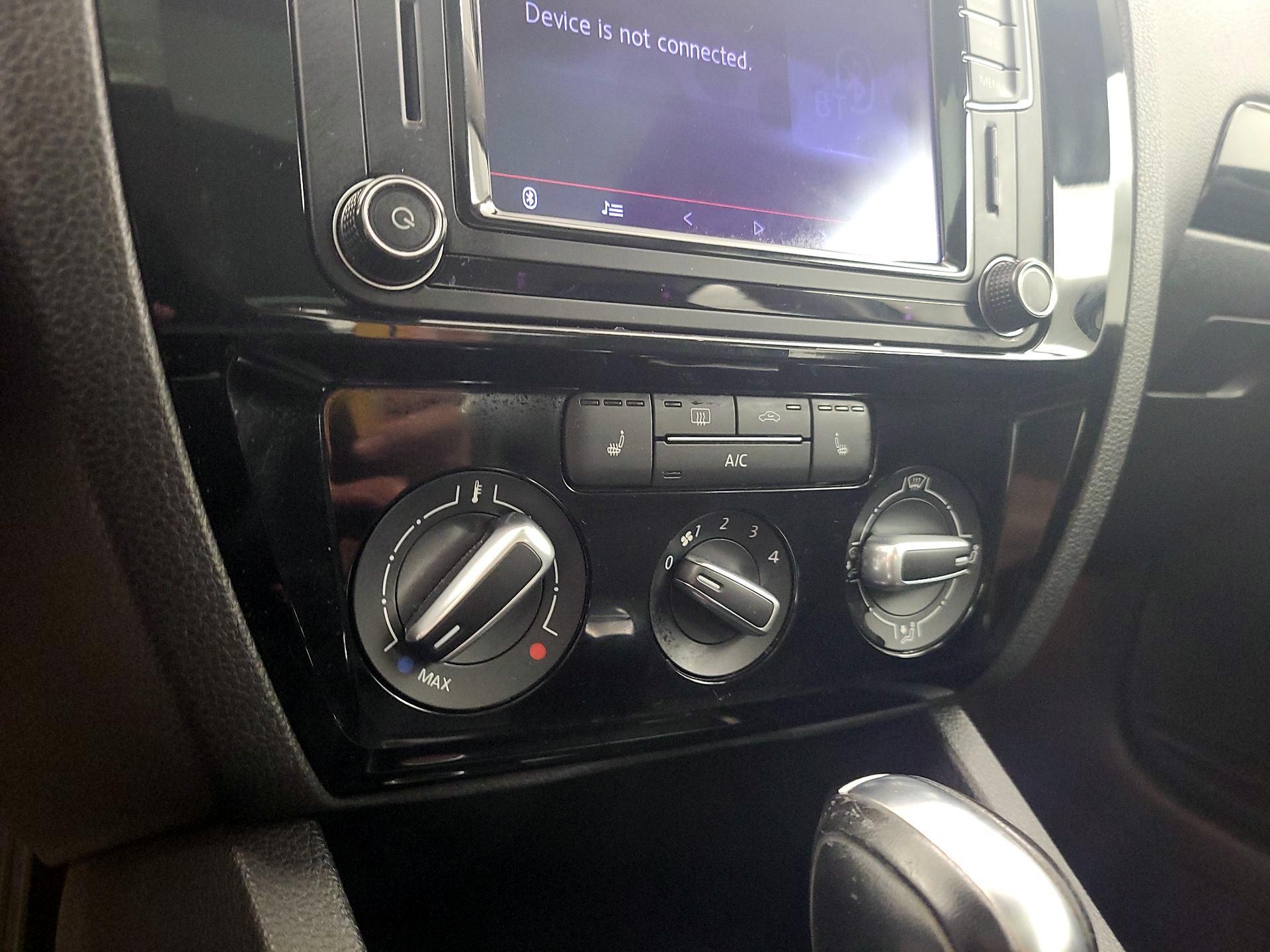 Thumbnail: 2016 Volkswagen Jetta - 16