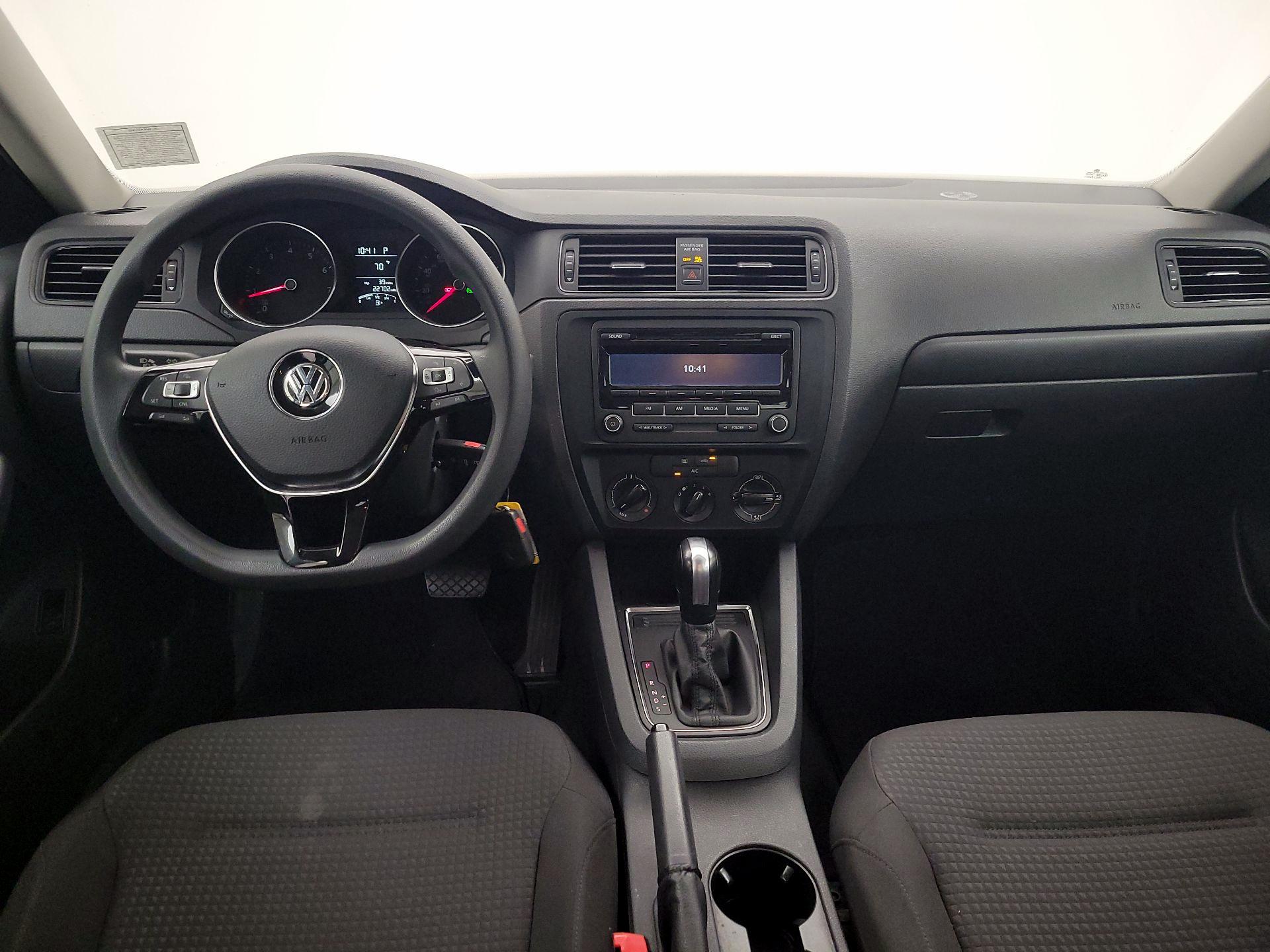 Thumbnail: 2015 Volkswagen Jetta - 9