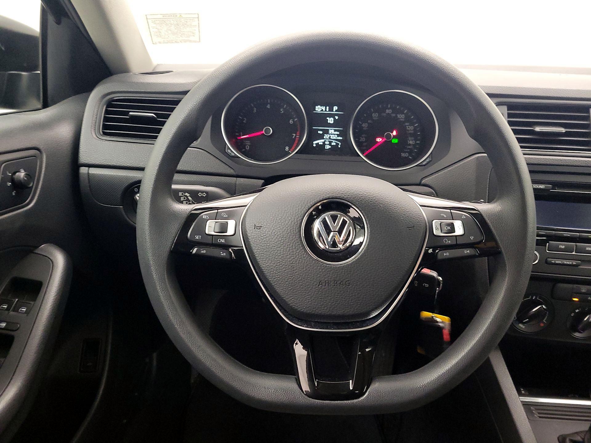Thumbnail: 2015 Volkswagen Jetta - 10