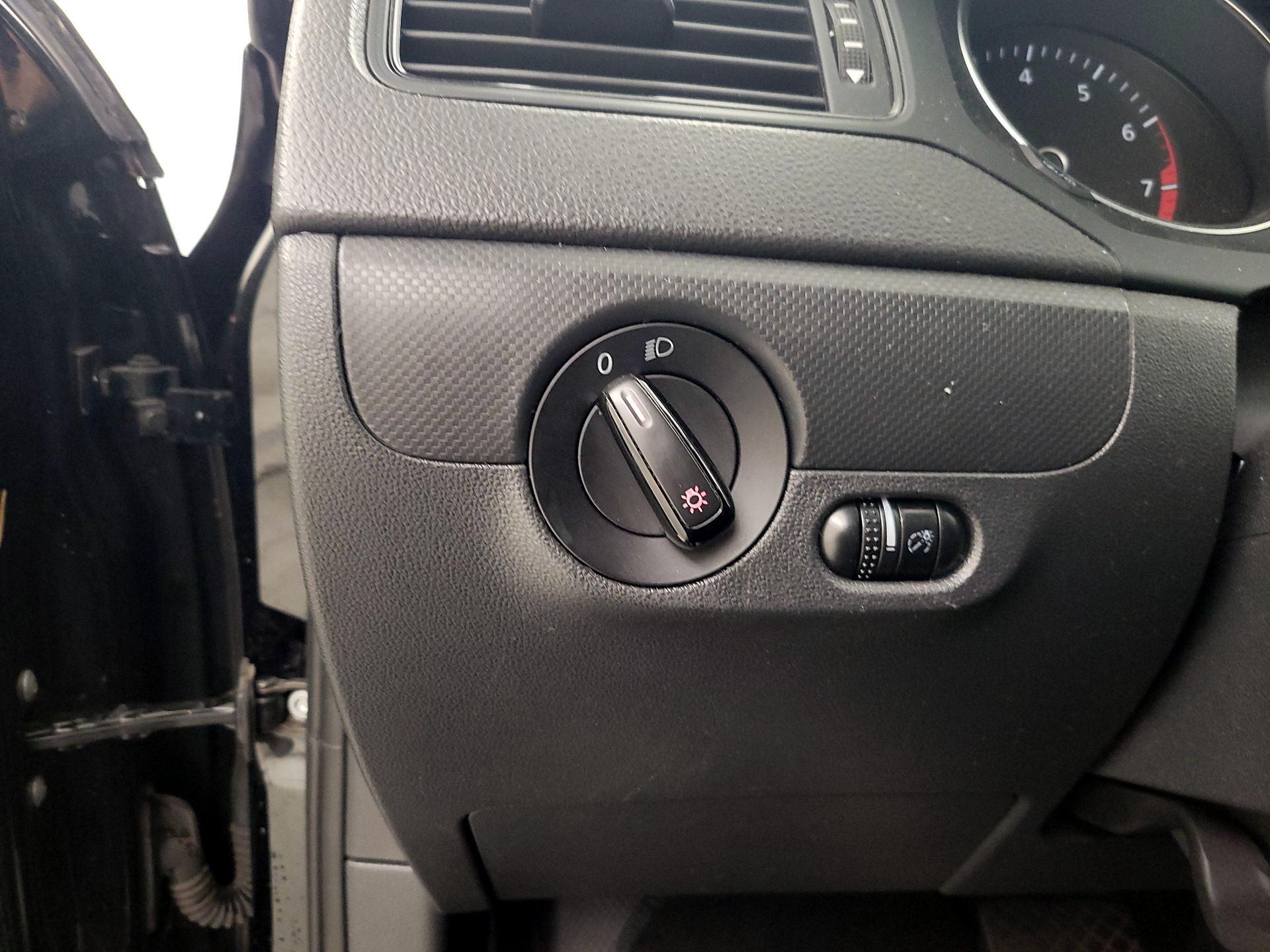 Thumbnail: 2015 Volkswagen Jetta - 13