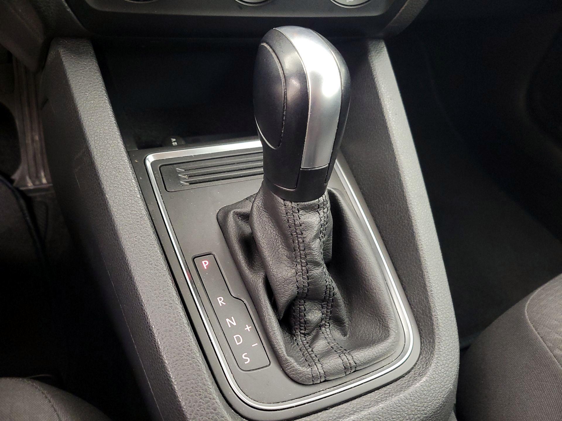 Thumbnail: 2015 Volkswagen Jetta - 16