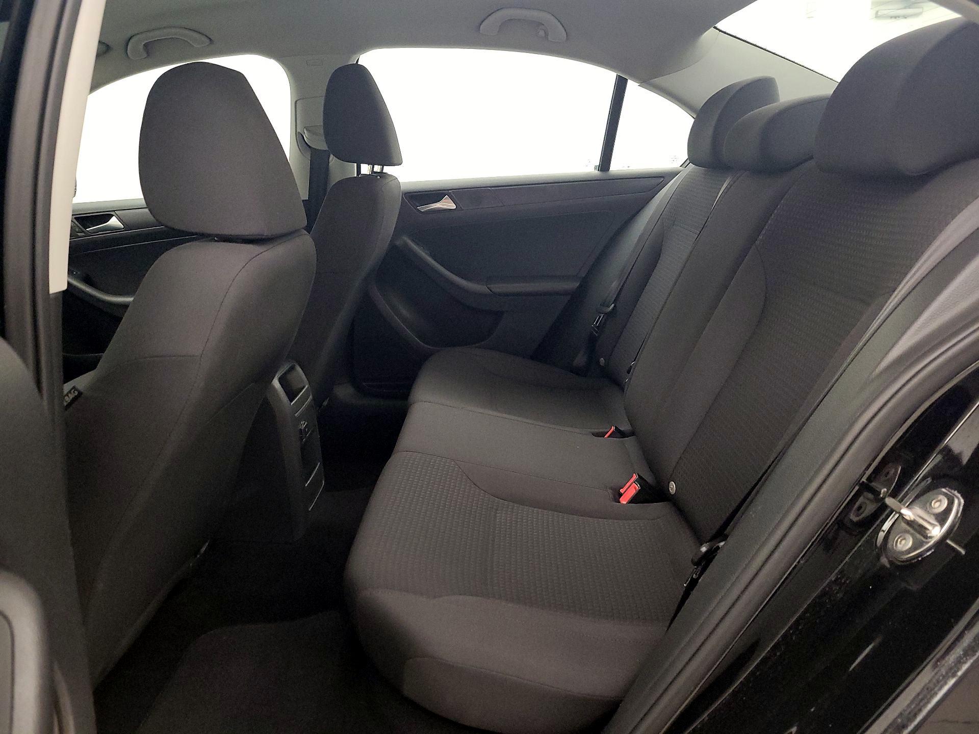 Thumbnail: 2015 Volkswagen Jetta - 18