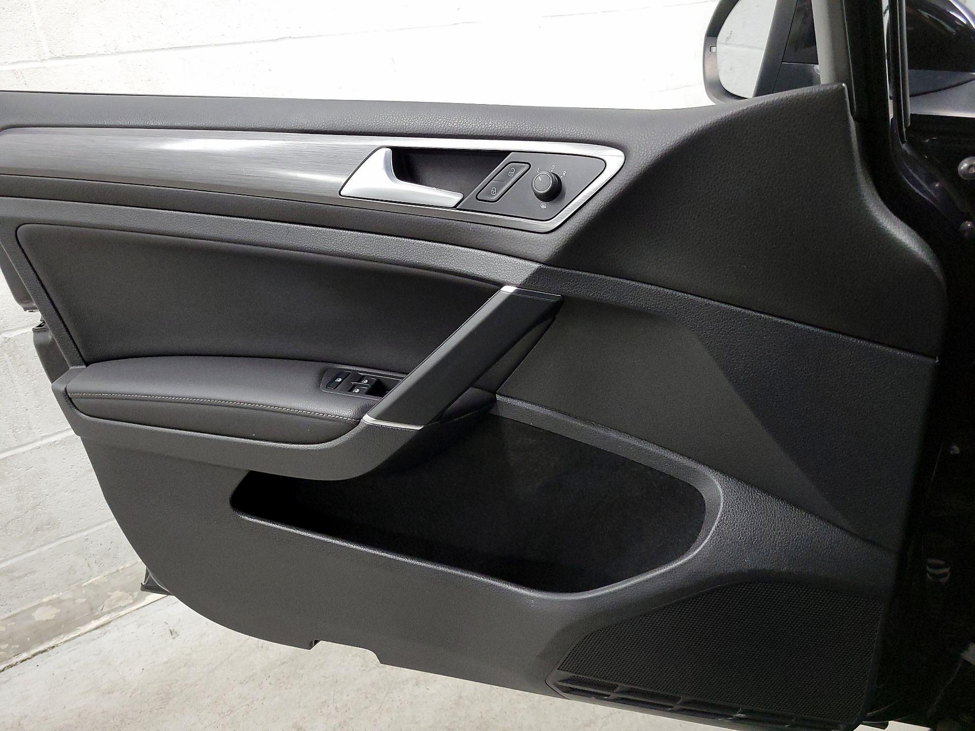 Thumbnail: 2020 Volkswagen Golf - 12