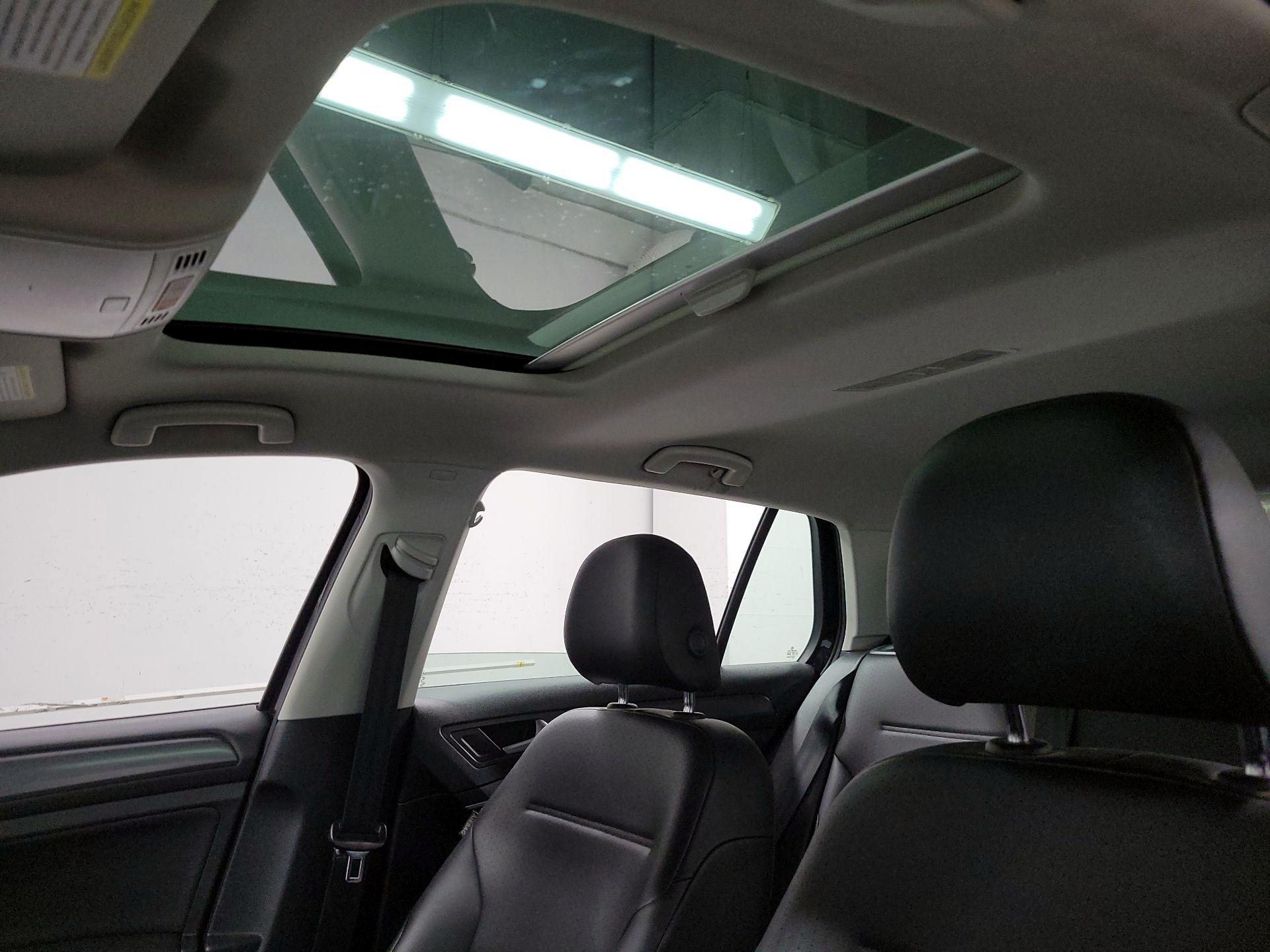 Thumbnail: 2020 Volkswagen Golf - 18