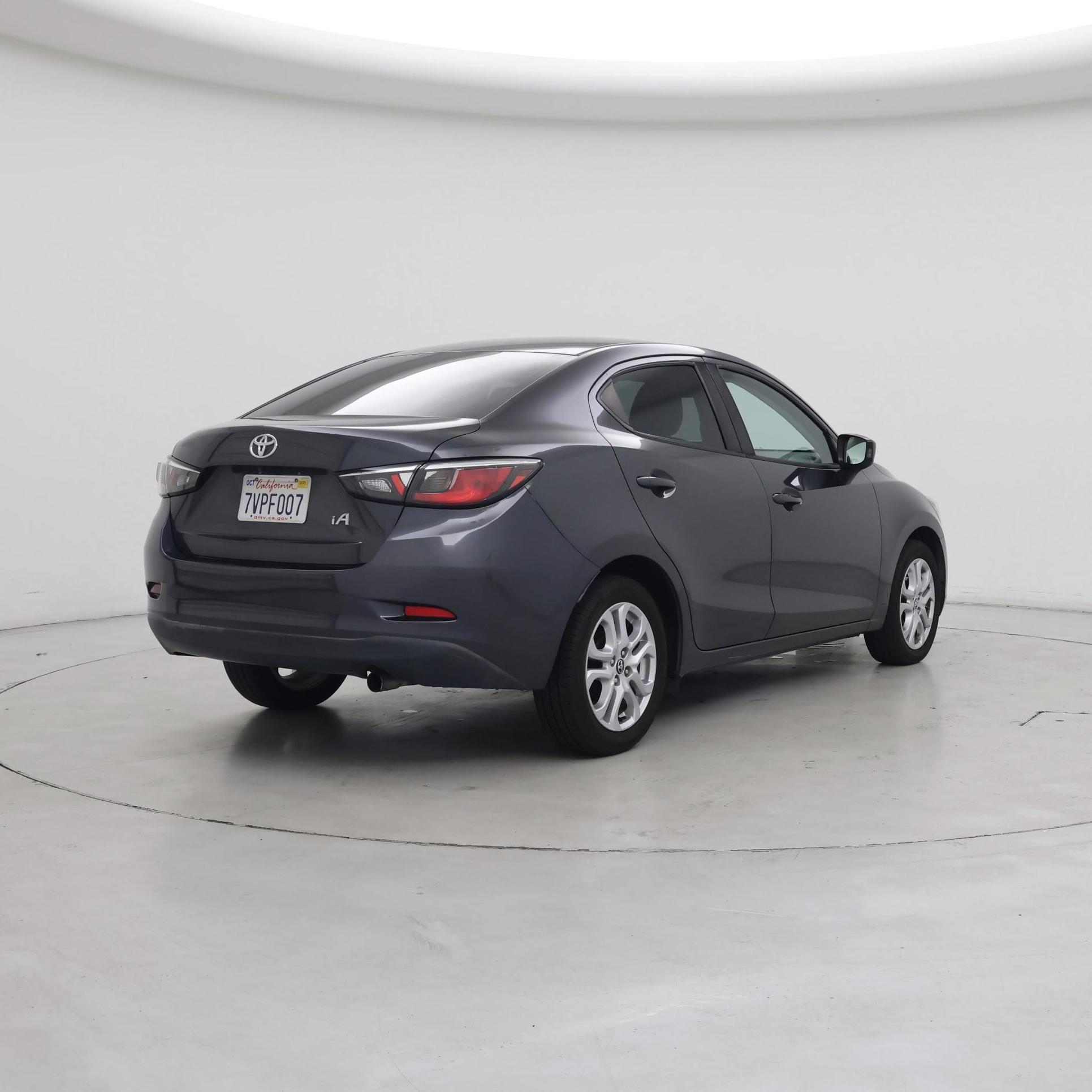 Thumbnail: 2017 Toyota Yaris iA - 8