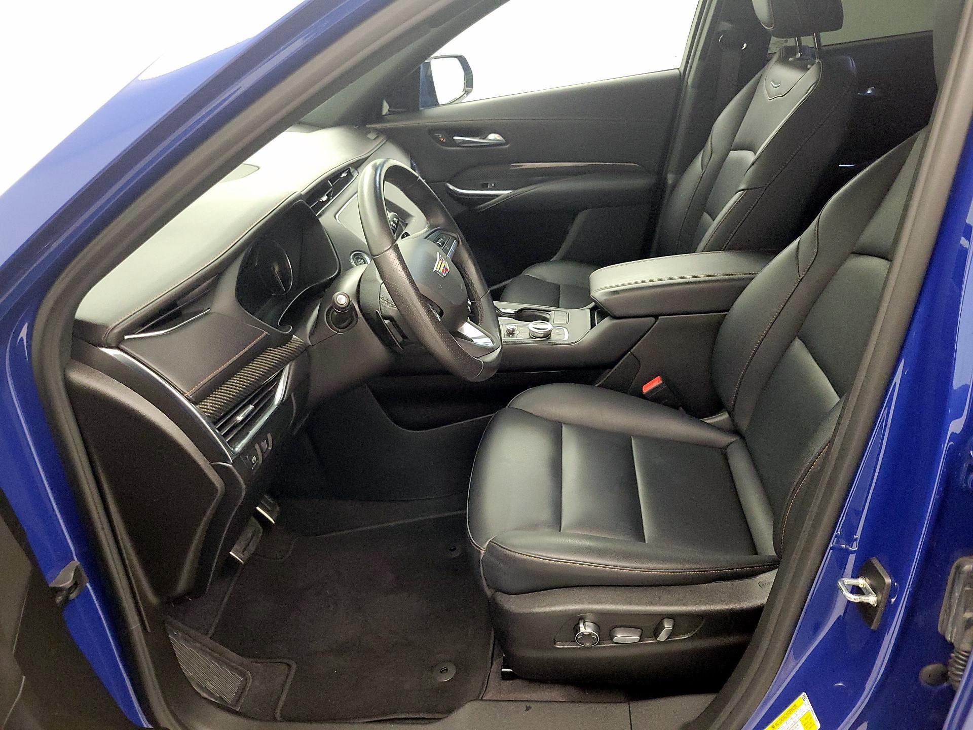 Thumbnail: 2023 Cadillac XT4 - 11