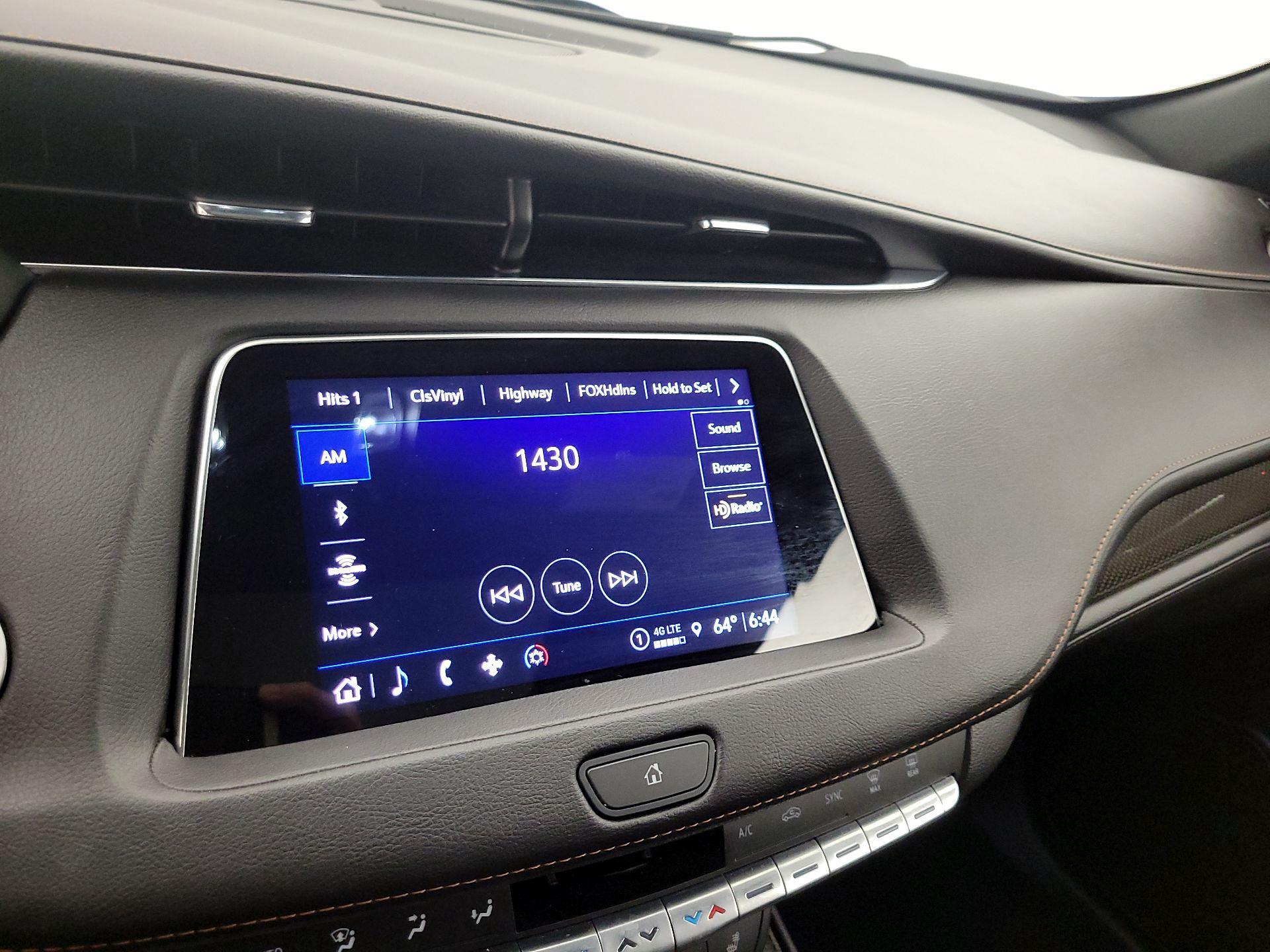 Thumbnail: 2023 Cadillac XT4 - 15