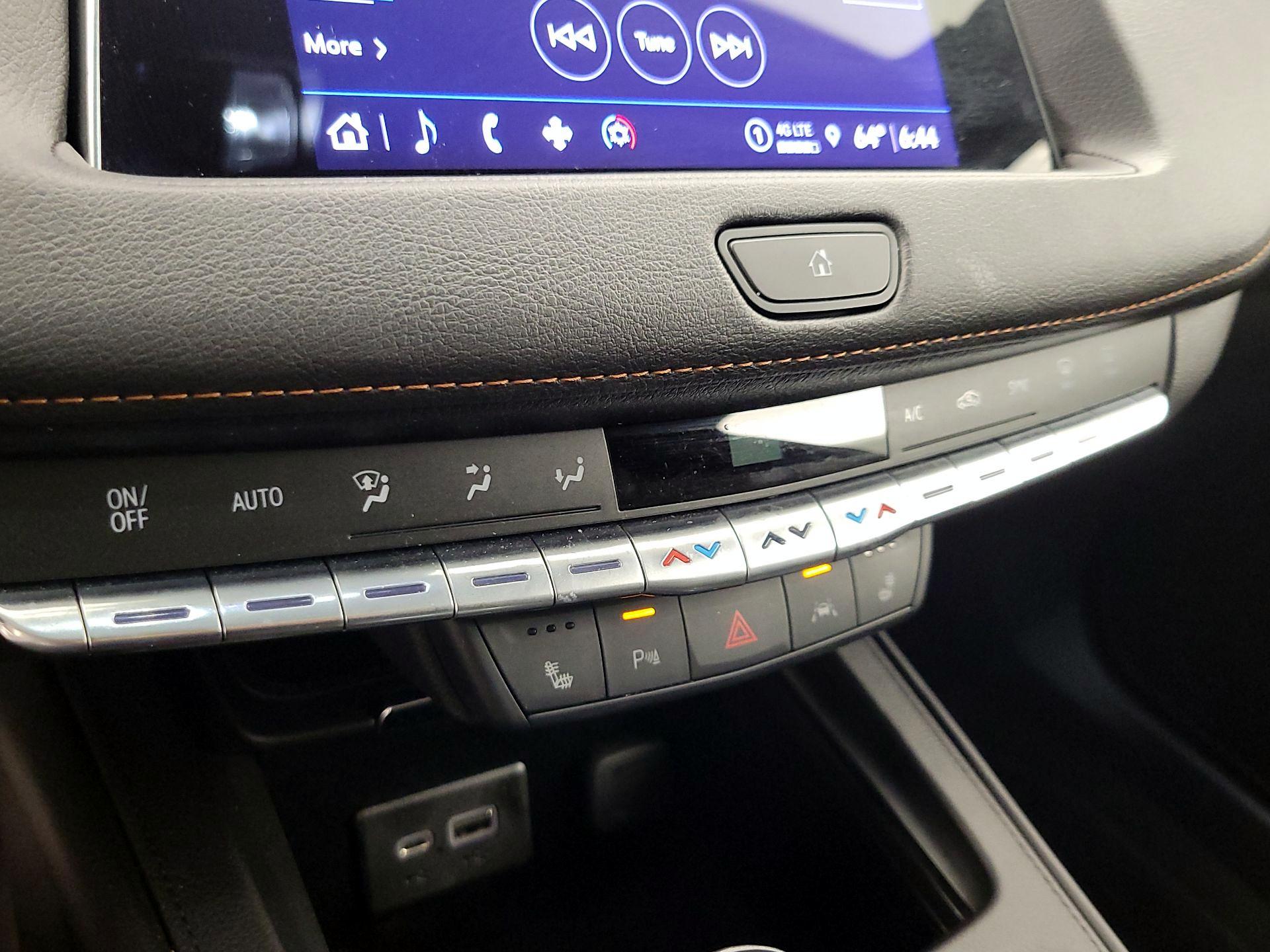 Thumbnail: 2023 Cadillac XT4 - 16