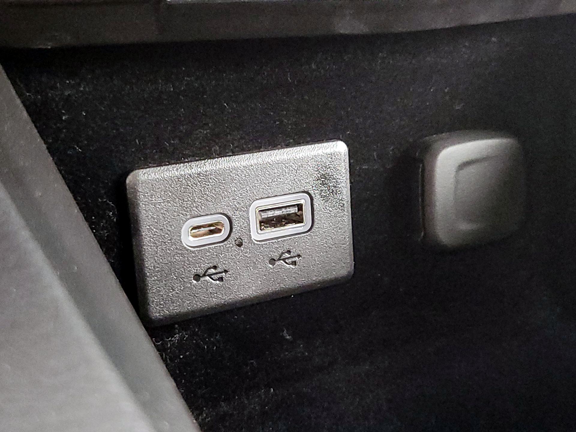 Thumbnail: 2023 Cadillac XT4 - 18