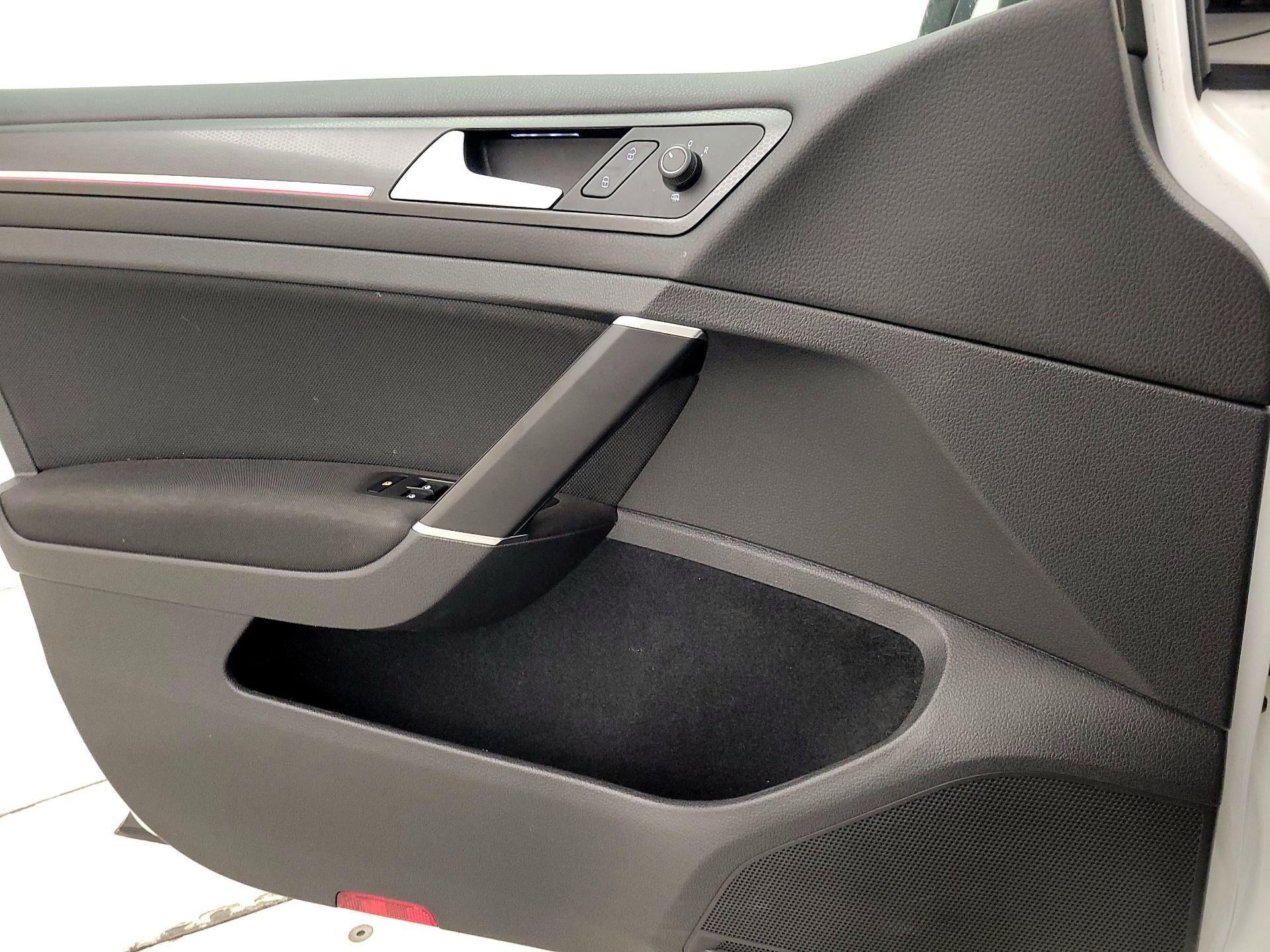 Thumbnail: 2021 Volkswagen Golf - 12