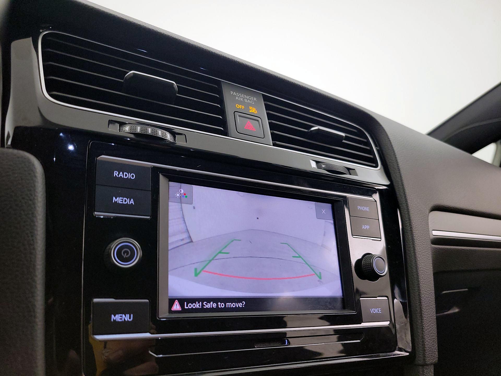 Thumbnail: 2021 Volkswagen Golf - 14