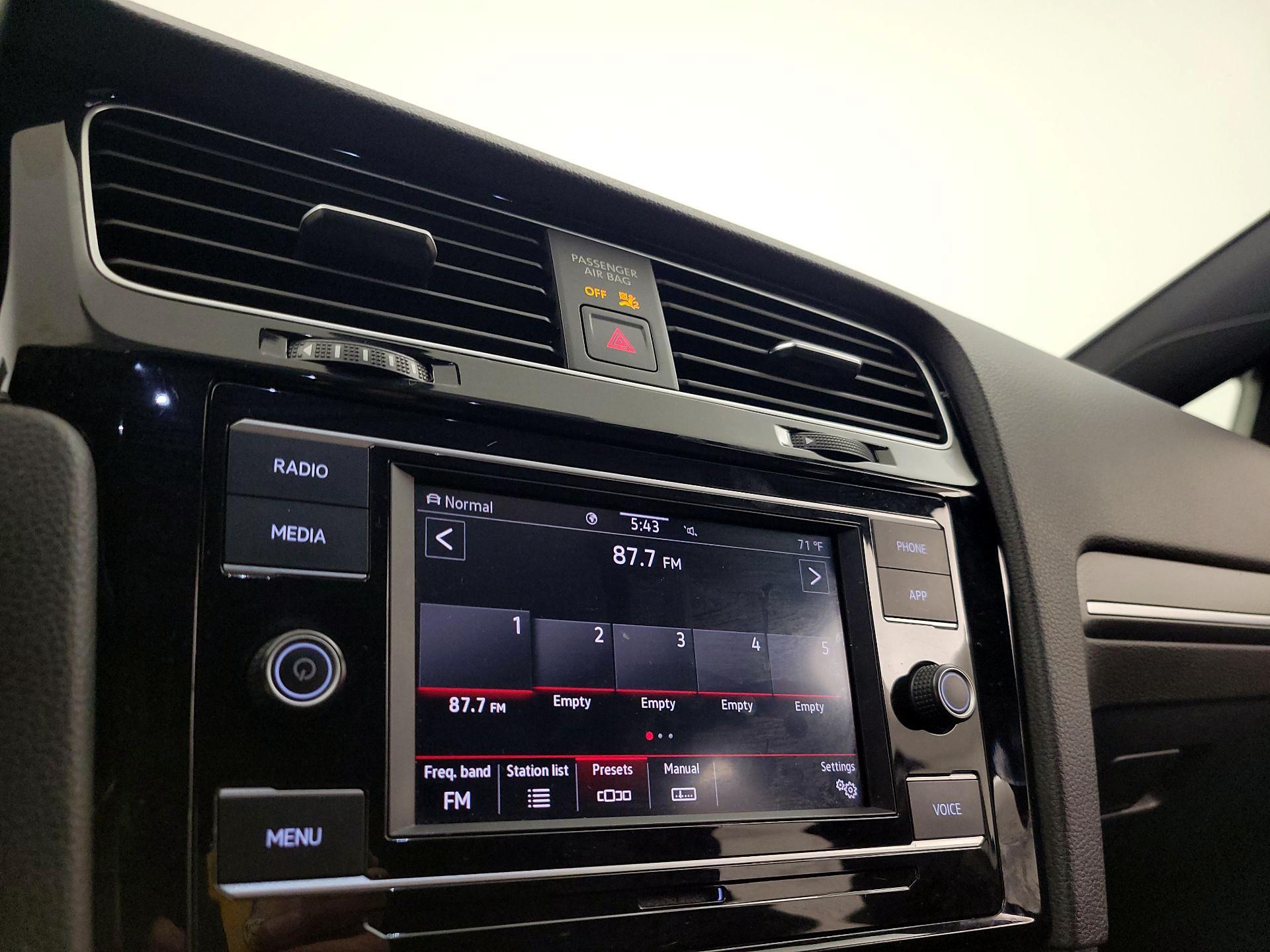 Thumbnail: 2021 Volkswagen Golf - 15