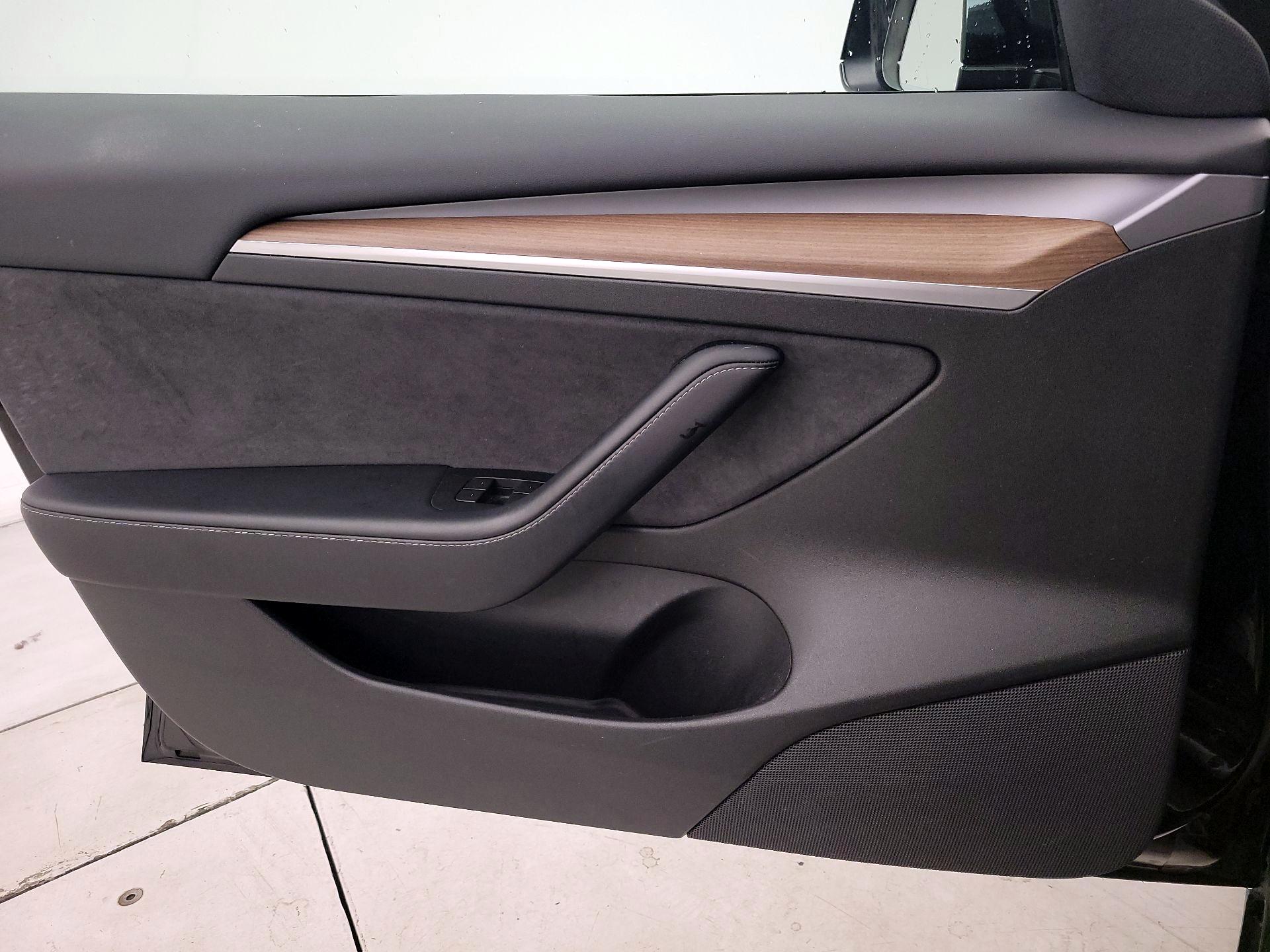 Thumbnail: 2022 Tesla Model 3 - 12