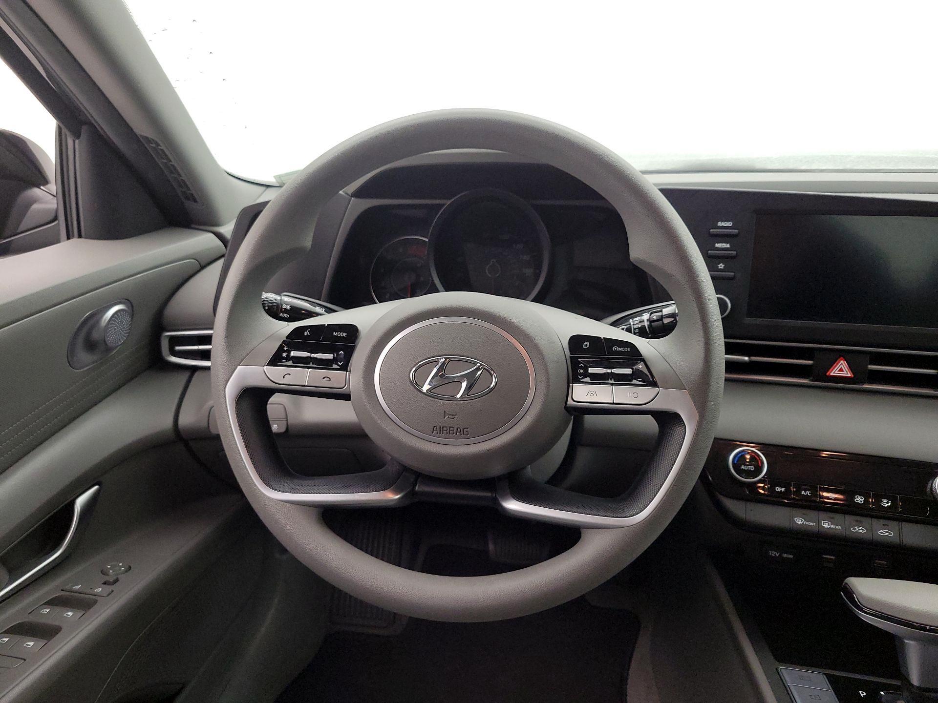 Thumbnail: 2022 Hyundai Elantra - 9