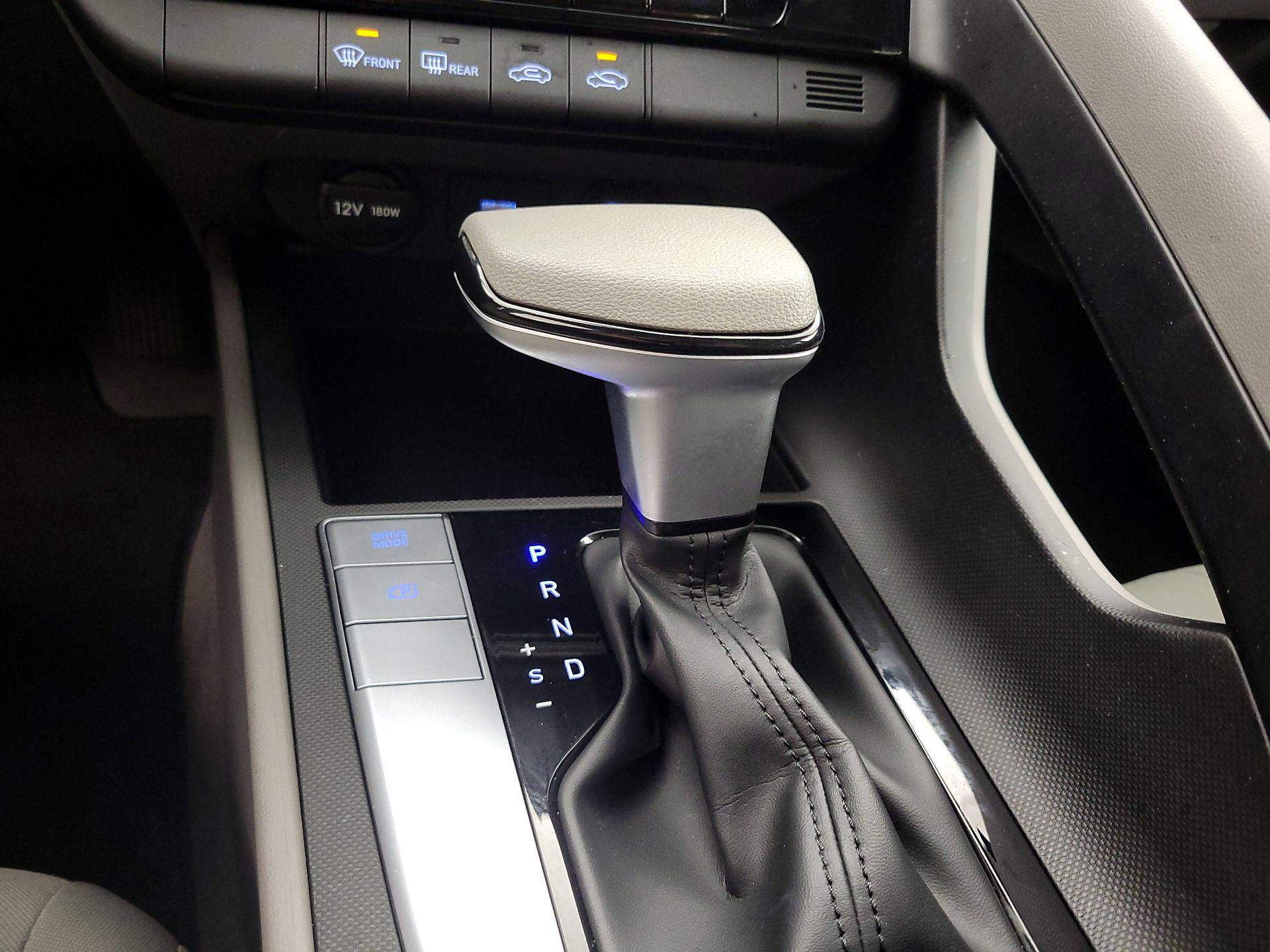 Thumbnail: 2022 Hyundai Elantra - 17