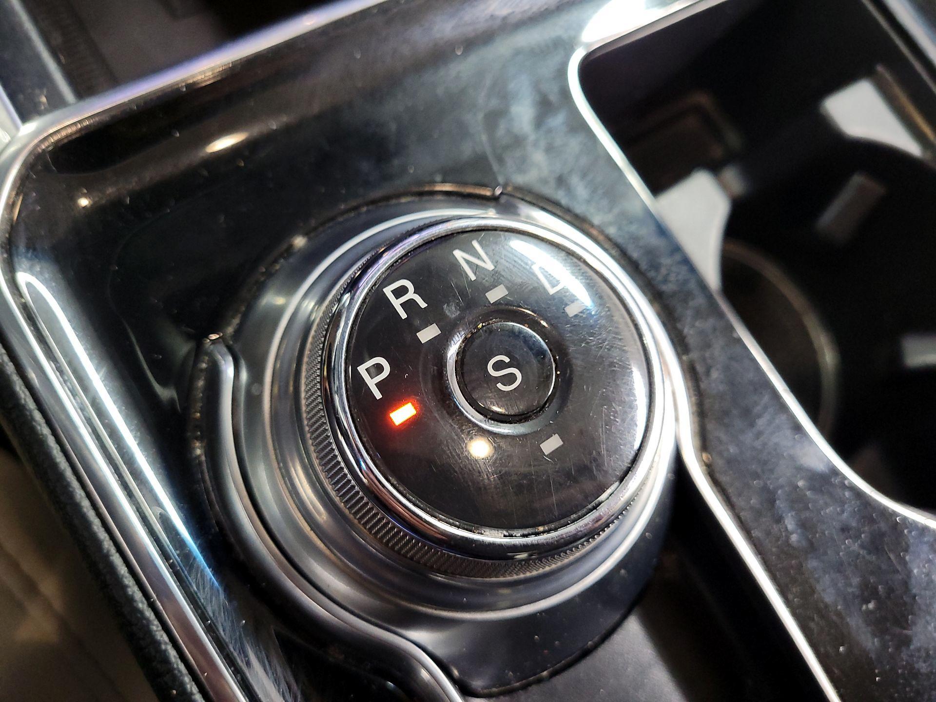 Thumbnail: 2019 Ford Edge - 17