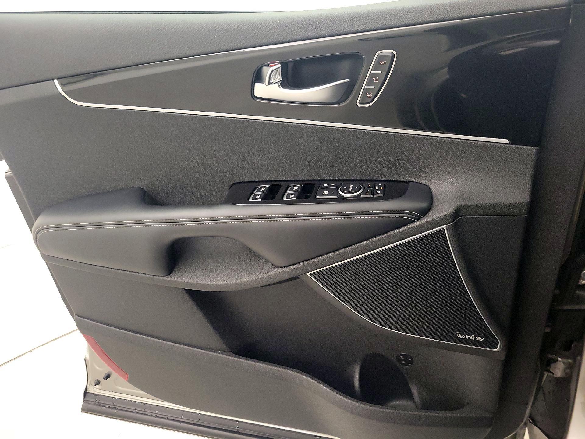 Thumbnail: 2016 Kia Sorento - 12