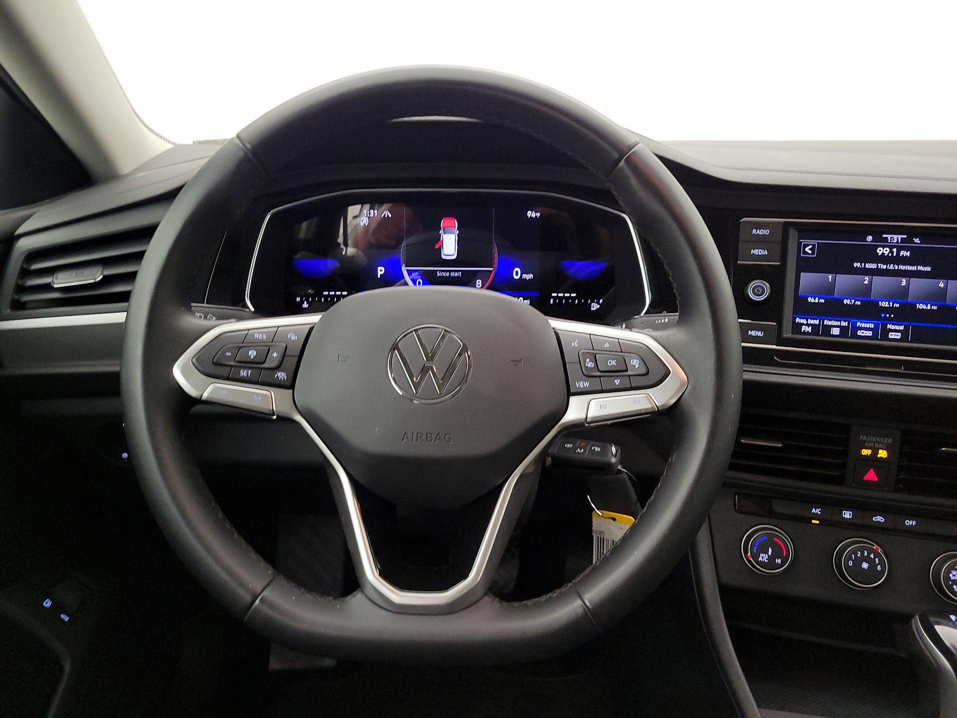 Thumbnail: 2023 Volkswagen Jetta - 10