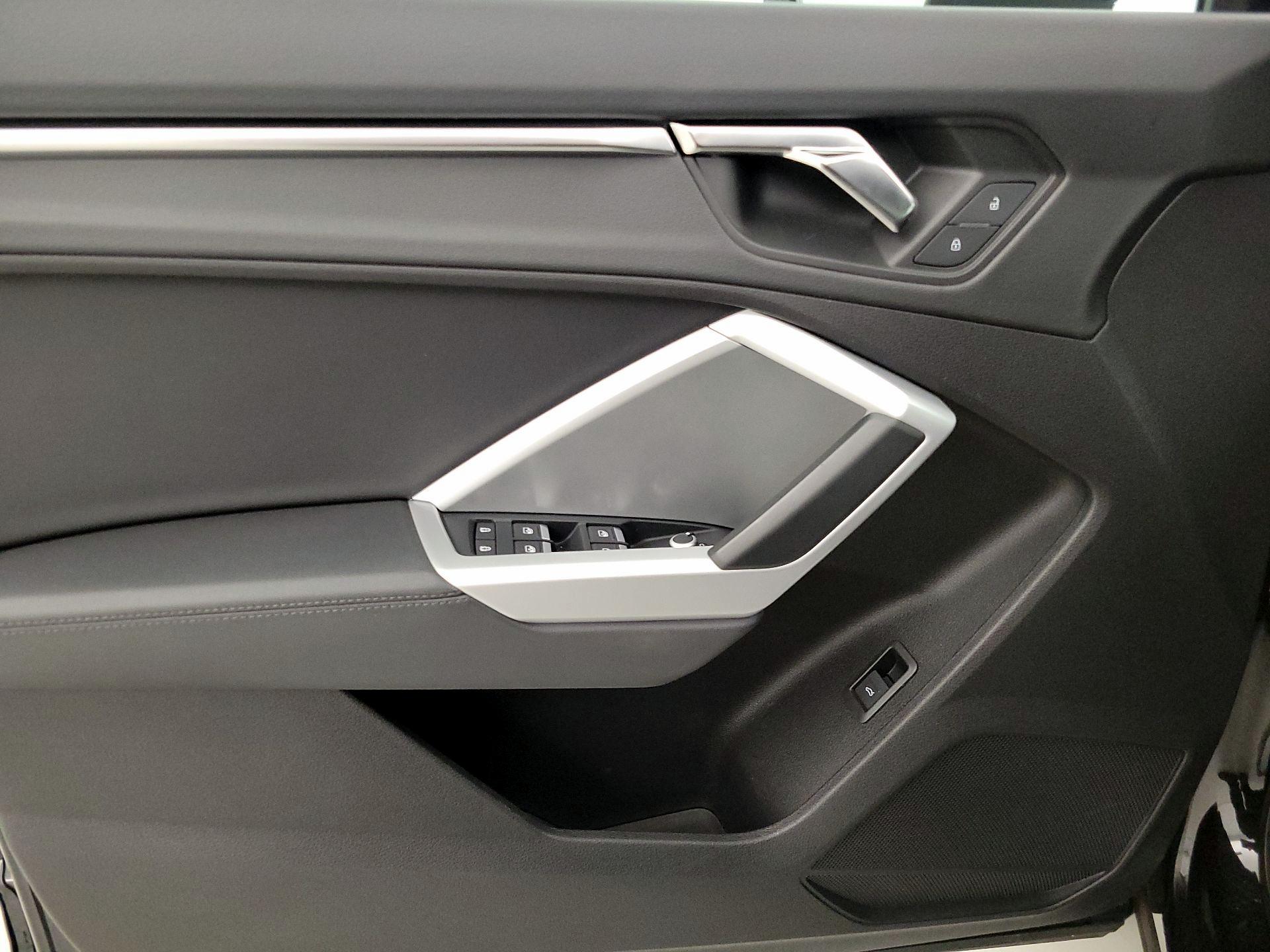 Thumbnail: 2023 Audi Q3 - 12