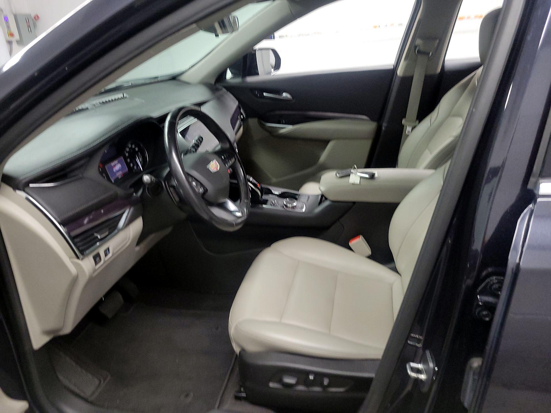 Thumbnail: 2023 Cadillac XT4 - 11