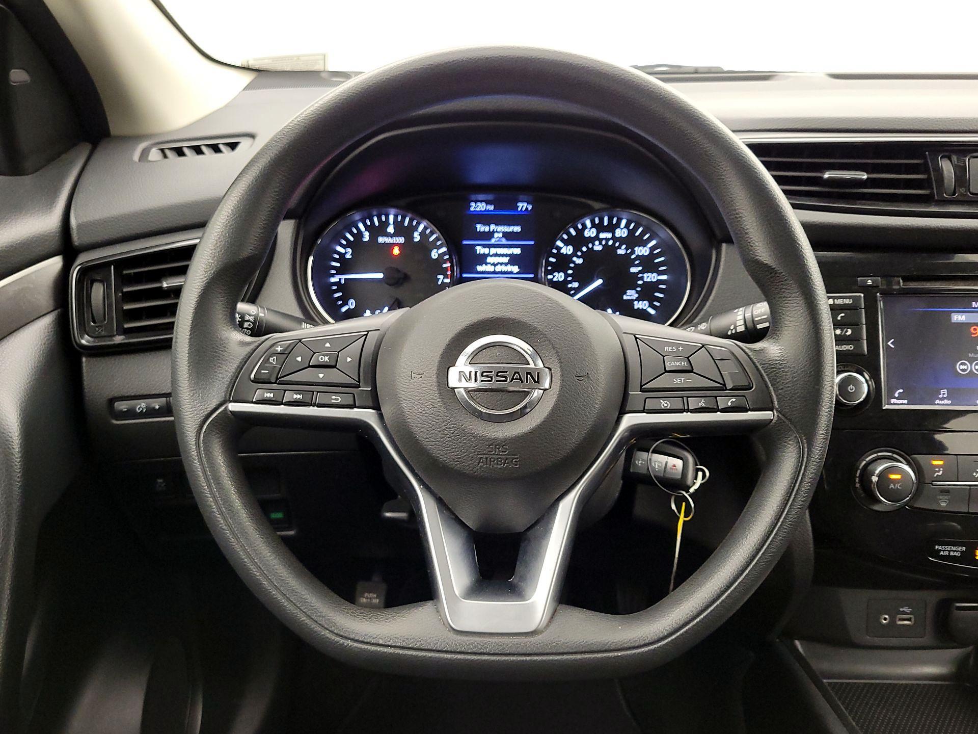 Thumbnail: 2022 Nissan Rogue Sport - 10